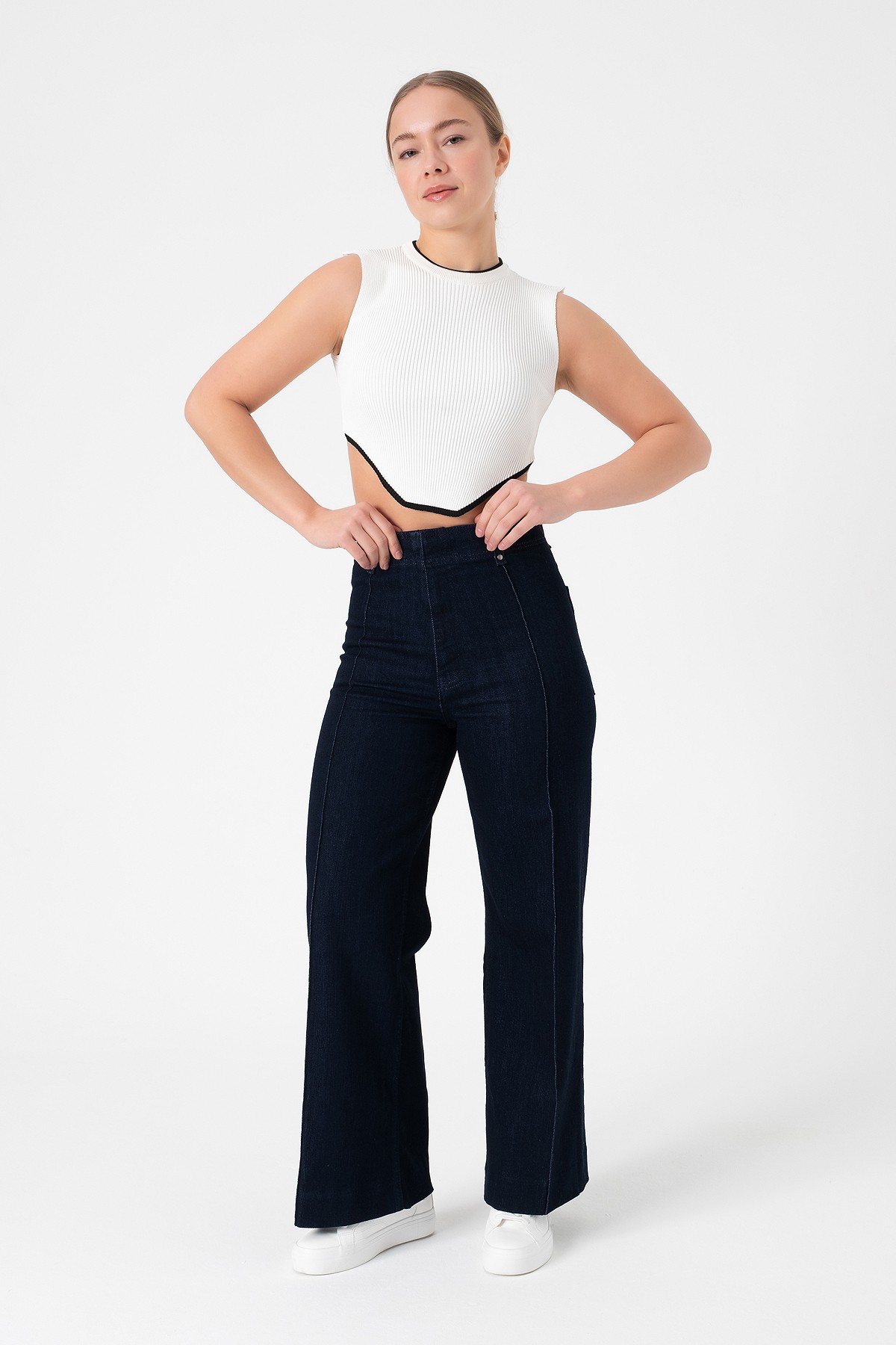 Kolsuz Triko Crop Bluz - Beyaz