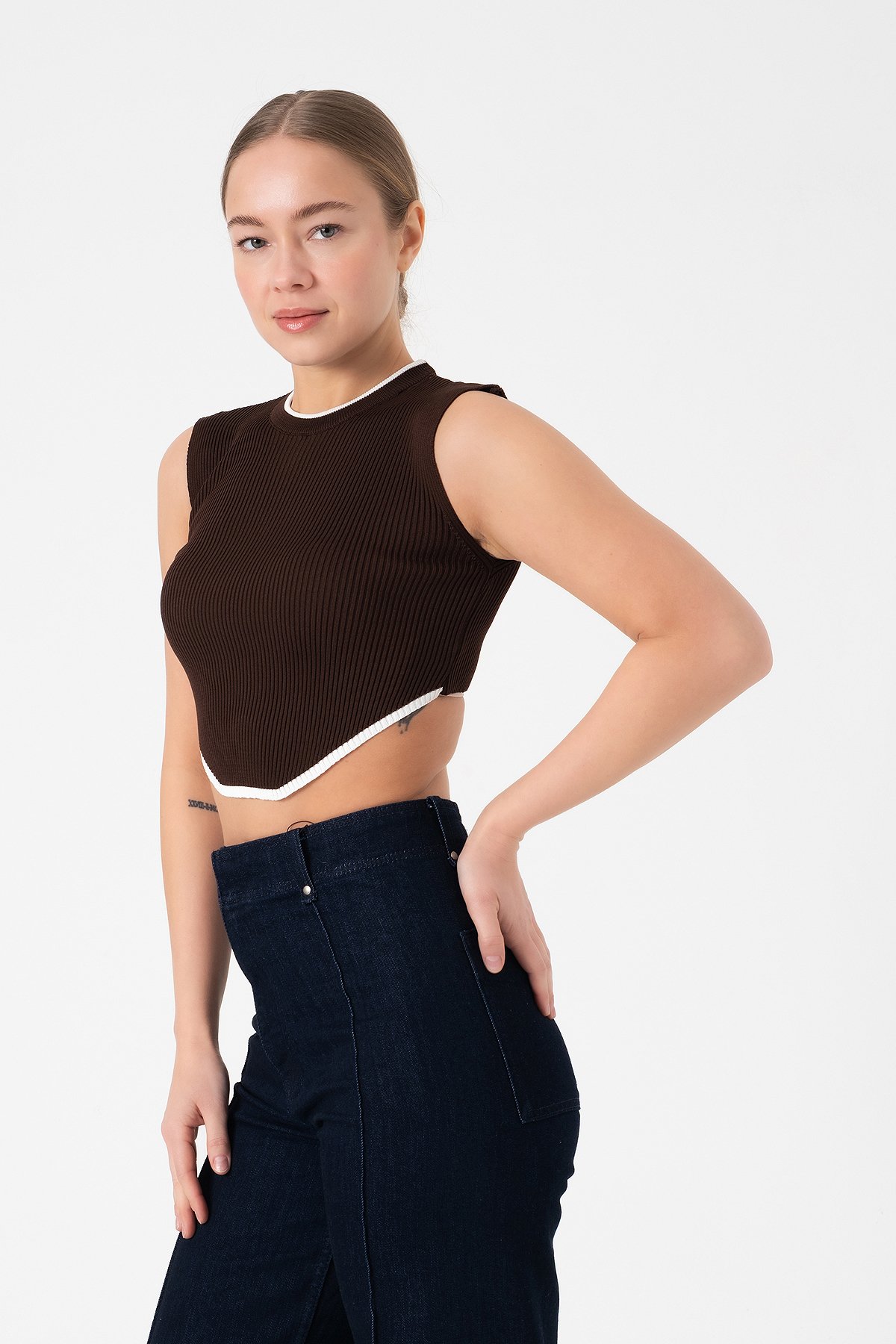 Kolsuz Triko Crop Bluz - Kahverengi