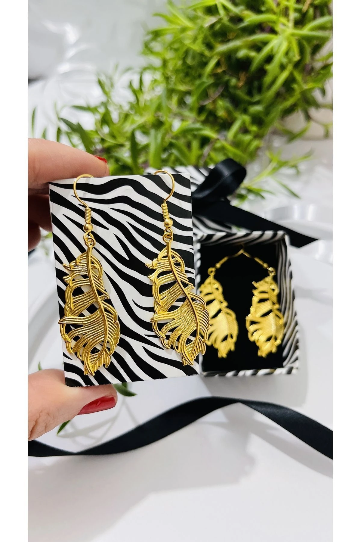 Altın Kaplama Sallantılı Yaprak Küpe - Hediyelik Küpe