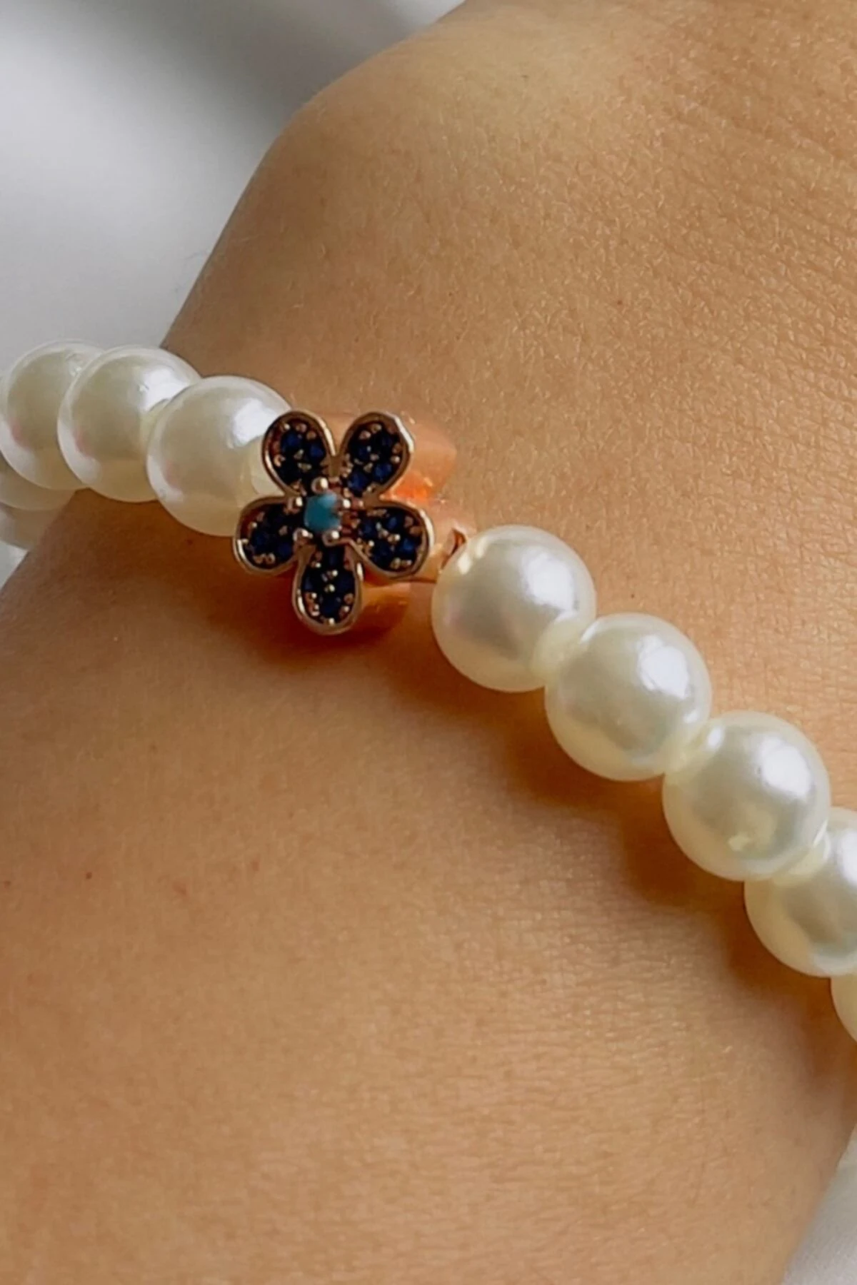 Mavi Çiçek Detaylı İnci Bileklik