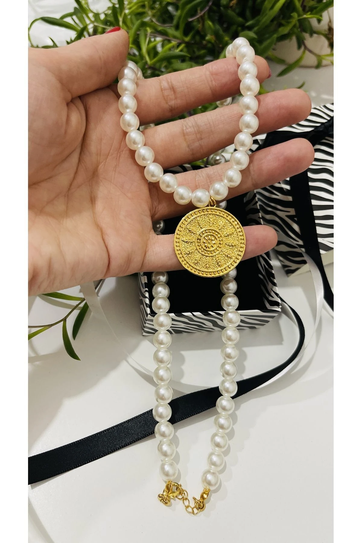 Madalyalı Uzun İnci Kolye - Hediyelik Kolye