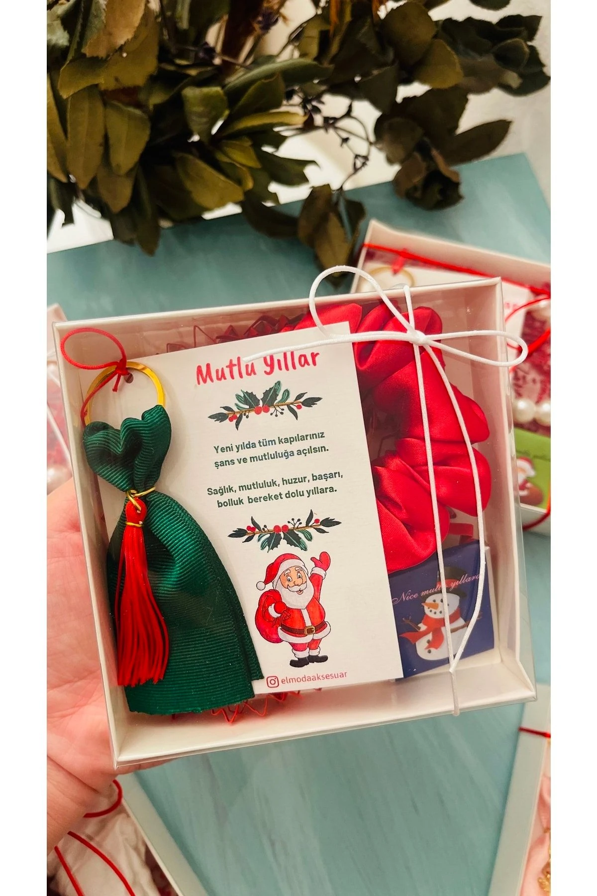 Yılbaşı Hediye Seti- Anahtarlık, Saten Toka / Inci Bileklik, Çikolatalı Set
