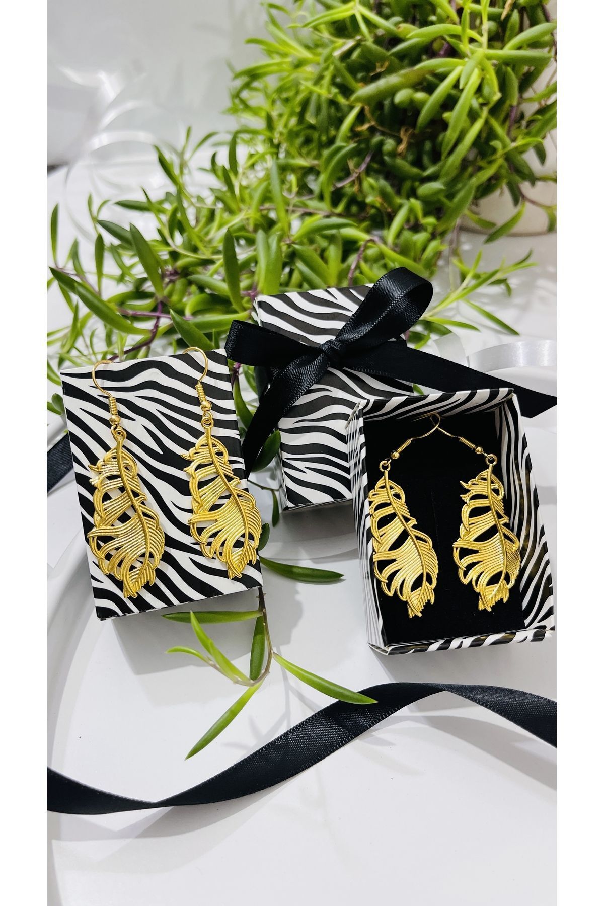 Altın Kaplama Sallantılı Yaprak Küpe - Hediyelik Küpe