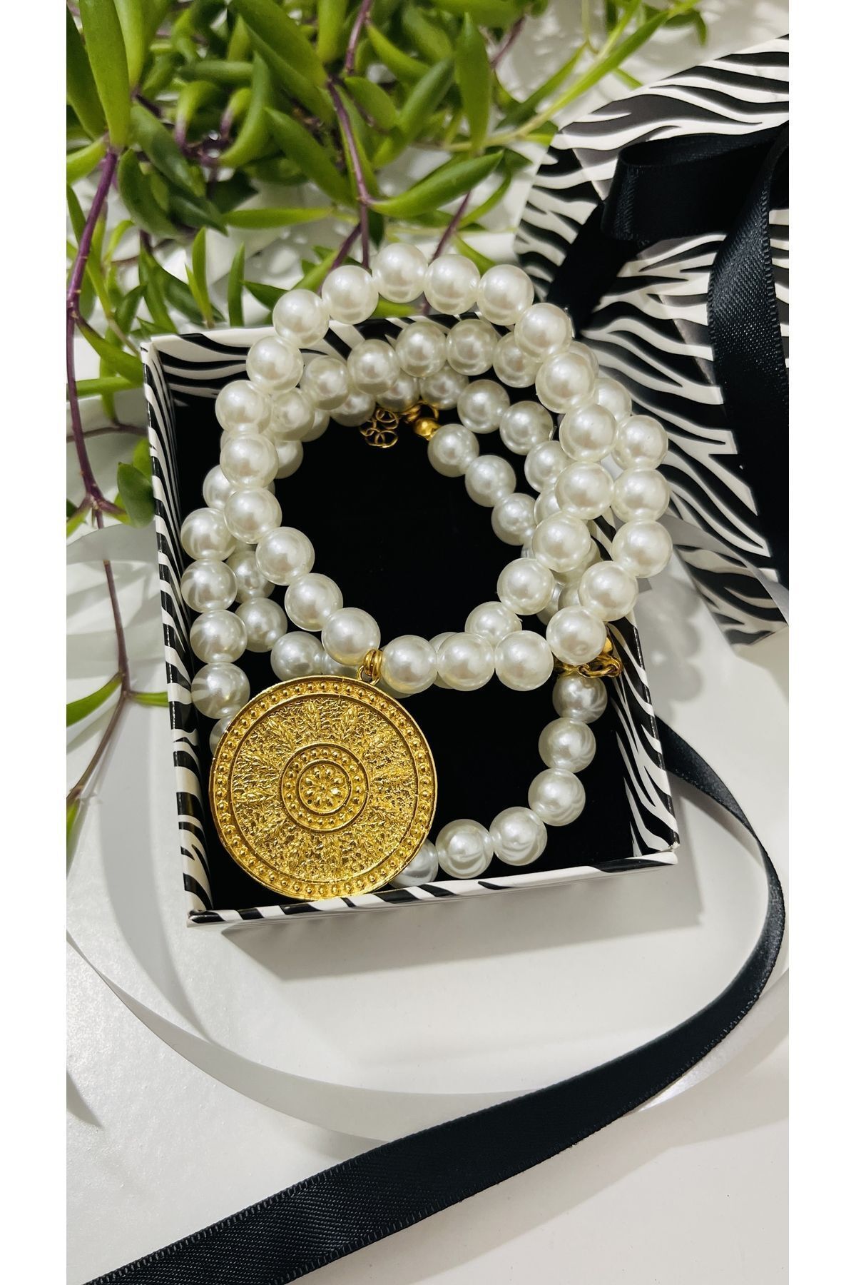 Madalyalı Uzun İnci Kolye - Hediyelik Kolye