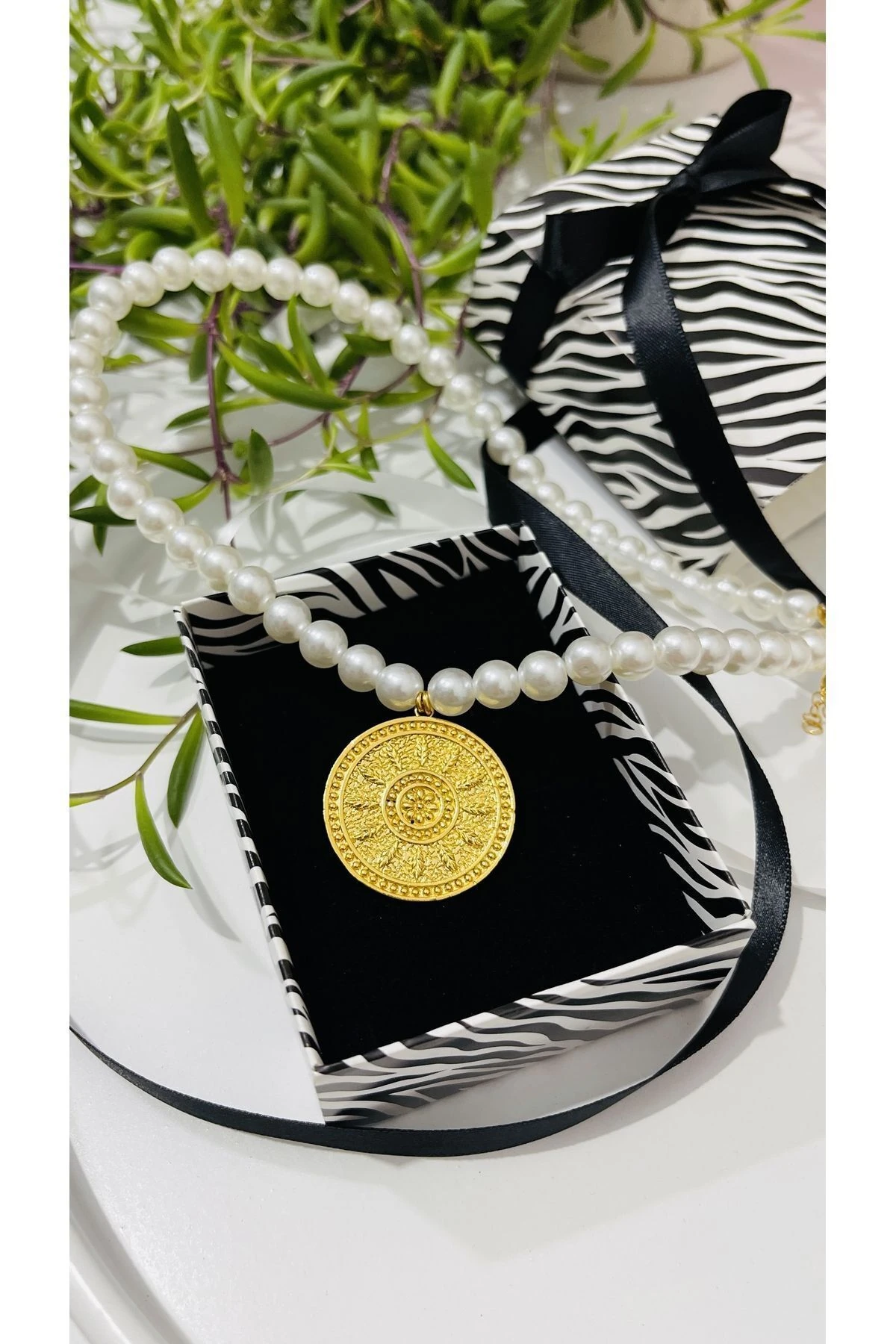Madalyalı Uzun İnci Kolye - Hediyelik Kolye