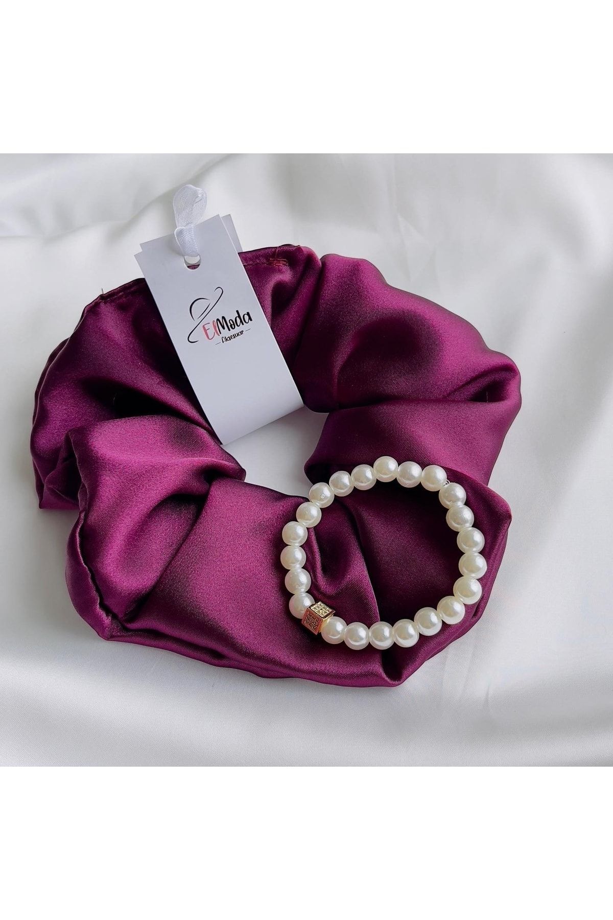 Taşlı Küp Detaylı Inci Bileklik