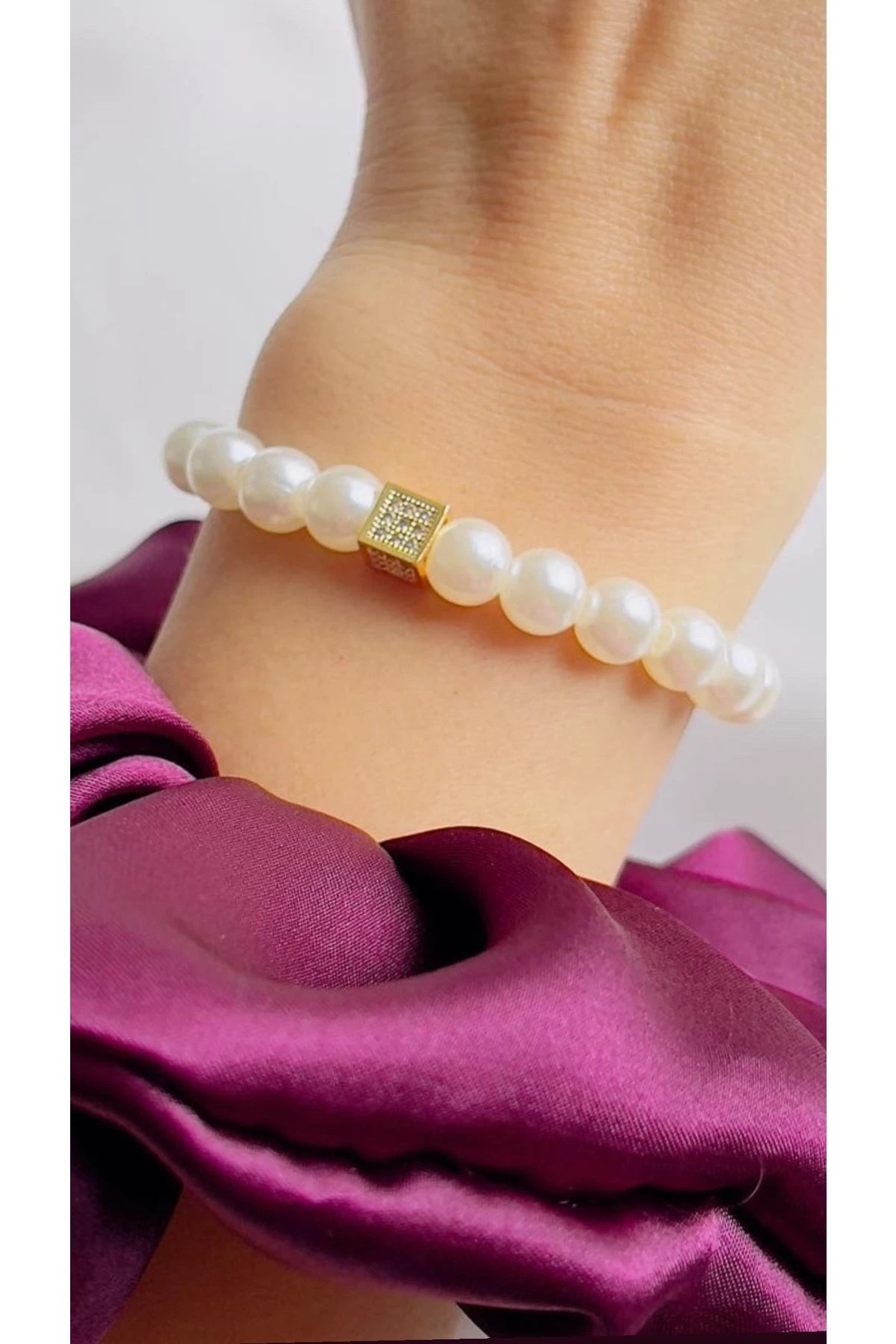 Taşlı Küp Detaylı Inci Bileklik