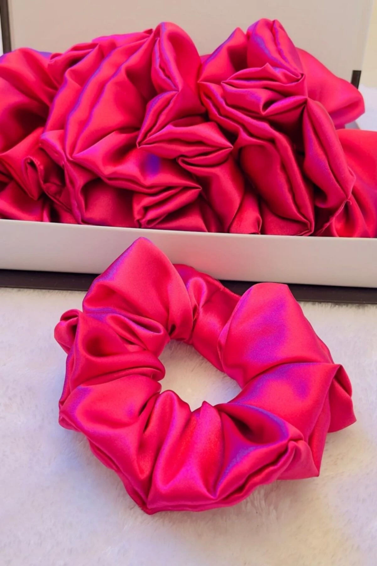 Fuşya Saten Lastikli Toka