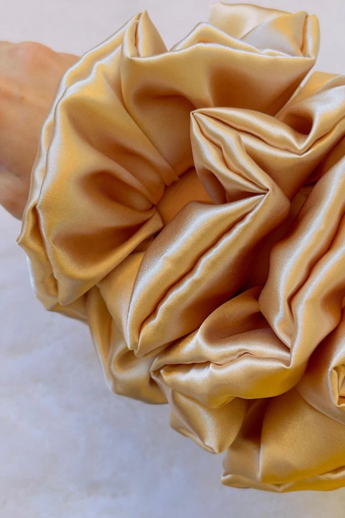 Bej Saten Lastikli Toka