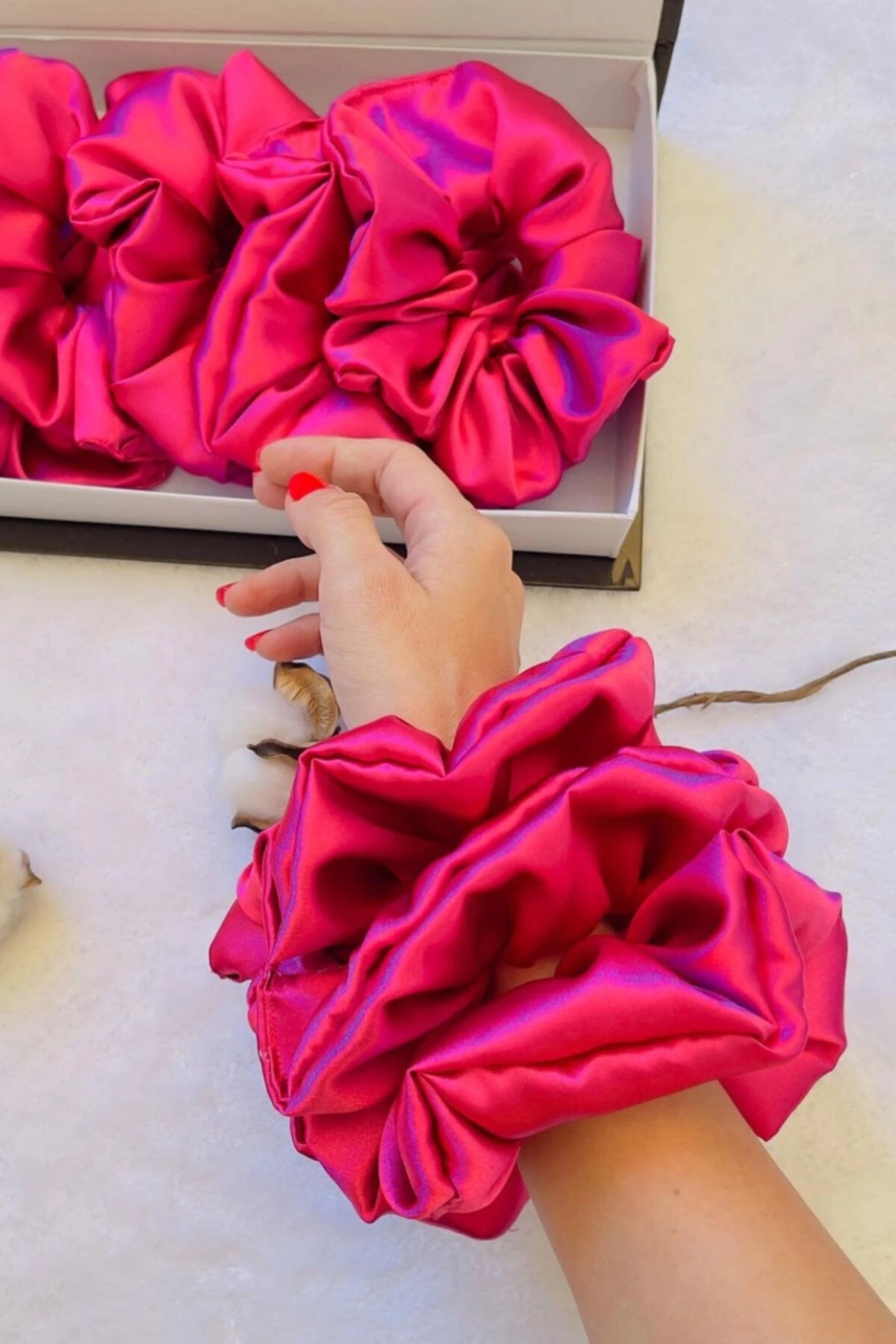 Fuşya Saten Lastikli Toka