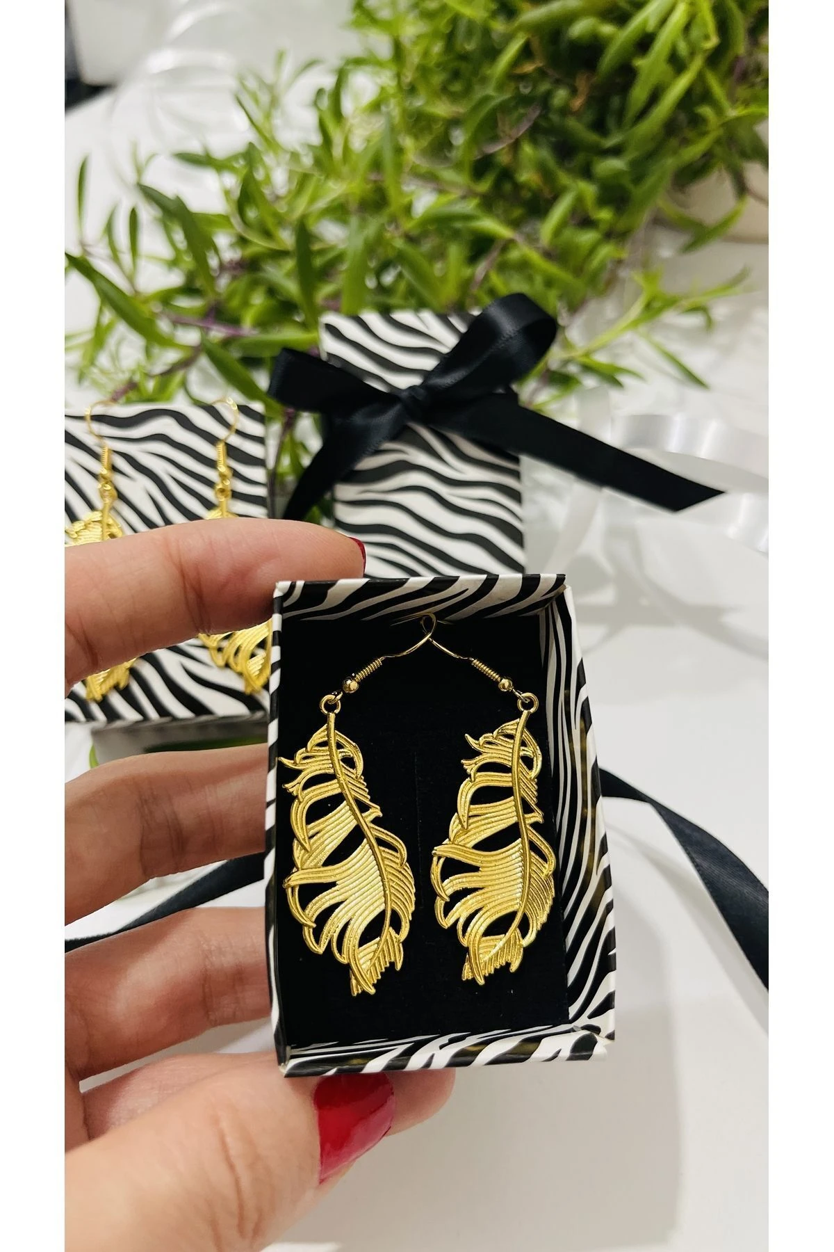 Altın Kaplama Sallantılı Yaprak Küpe - Hediyelik Küpe