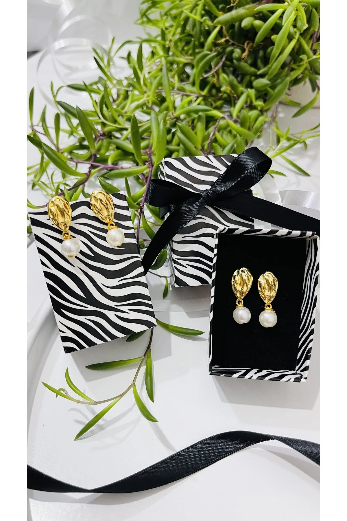 Altın Kaplama Tek Incili Küpe -hediyelik Küpe