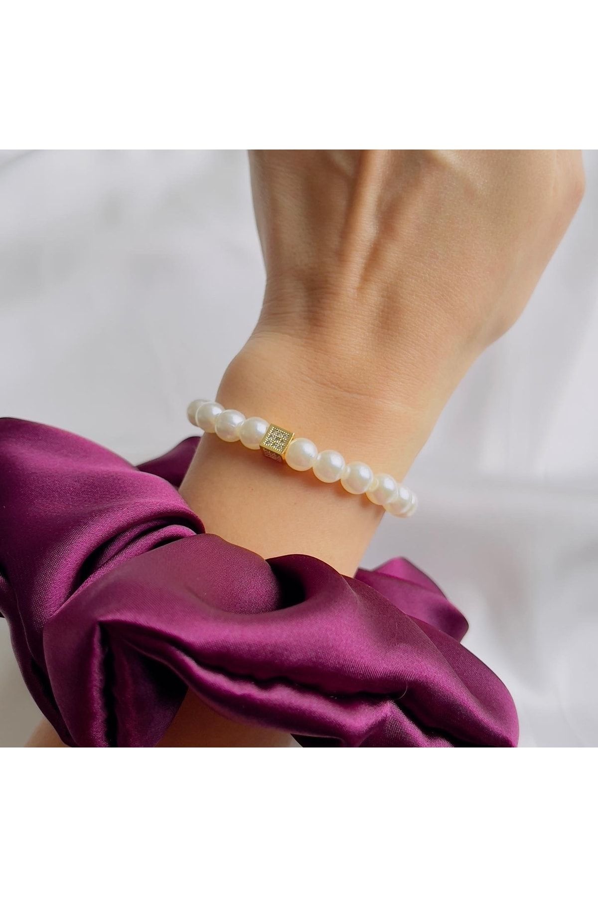 Taşlı Küp Detaylı Inci Bileklik