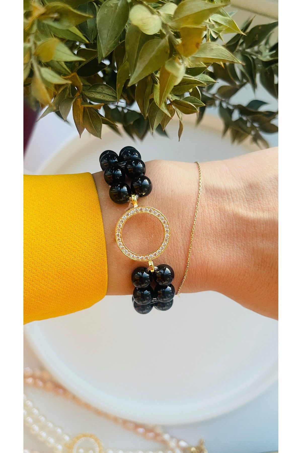 Siyah Incili Çeyrek Takılan Bileklik Zirkon Taşlı Altın Kaplama Çerçeveli Çeyrek Bileklik