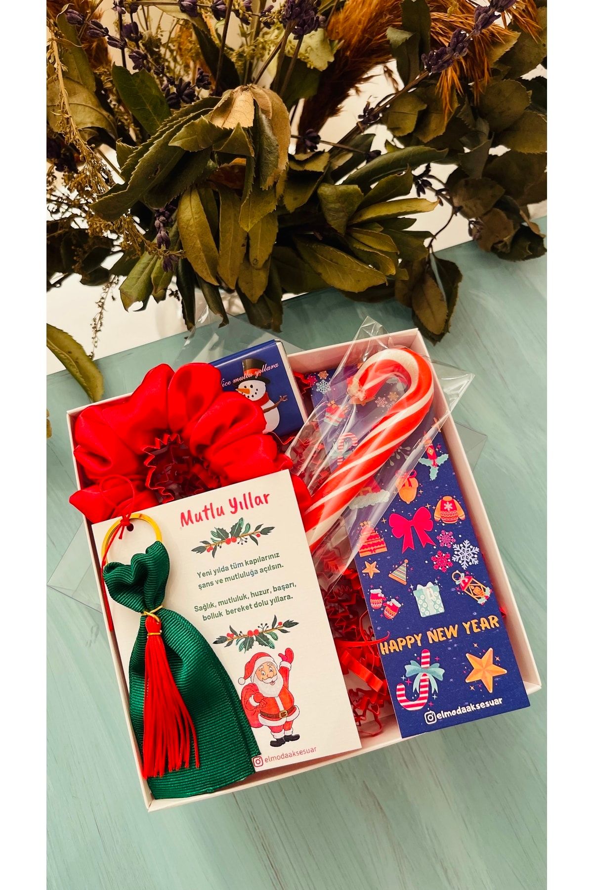 Yılbaşı Hediye Seti- Anahtarlık, Toka, Kitap Ayracı, Baston Şeker, Çikolatalı Set
