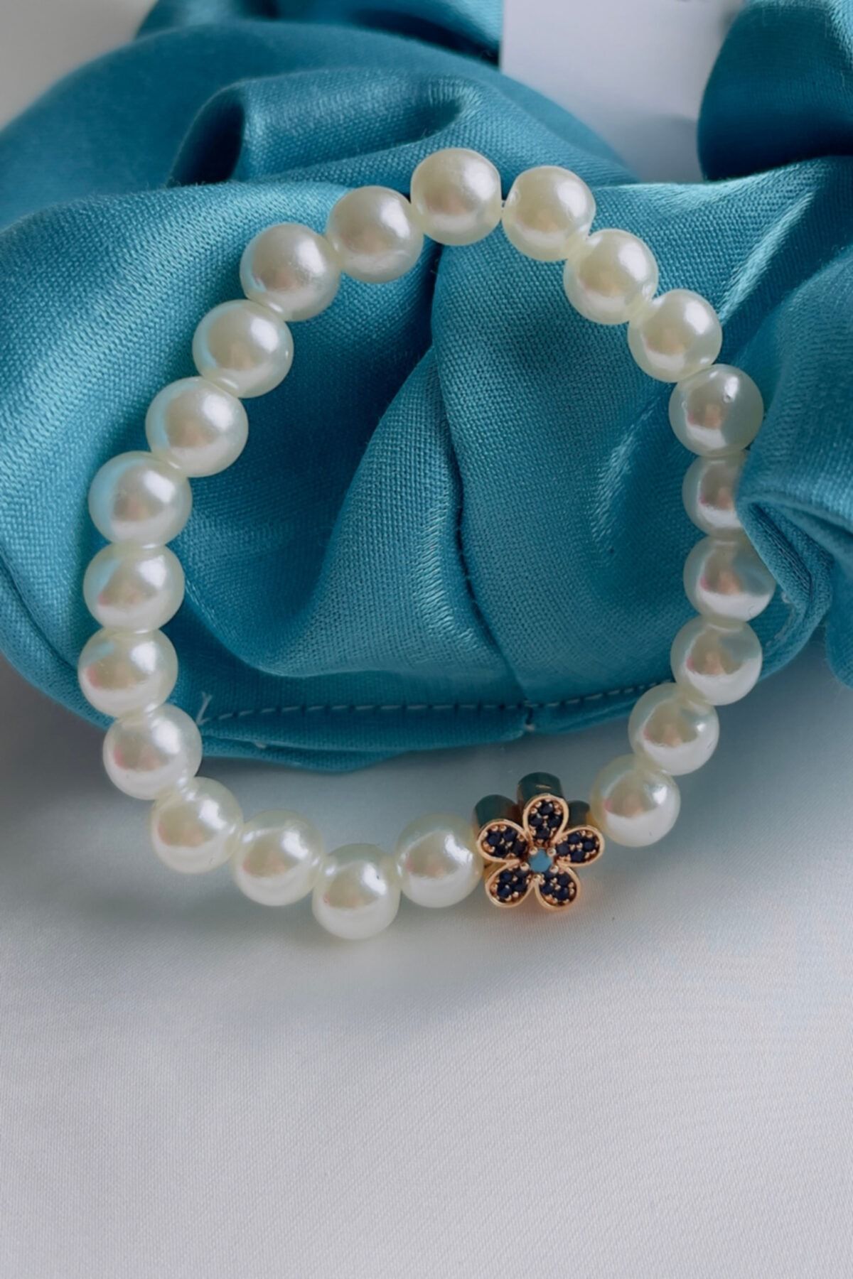 Mavi Çiçek Detaylı İnci Bileklik