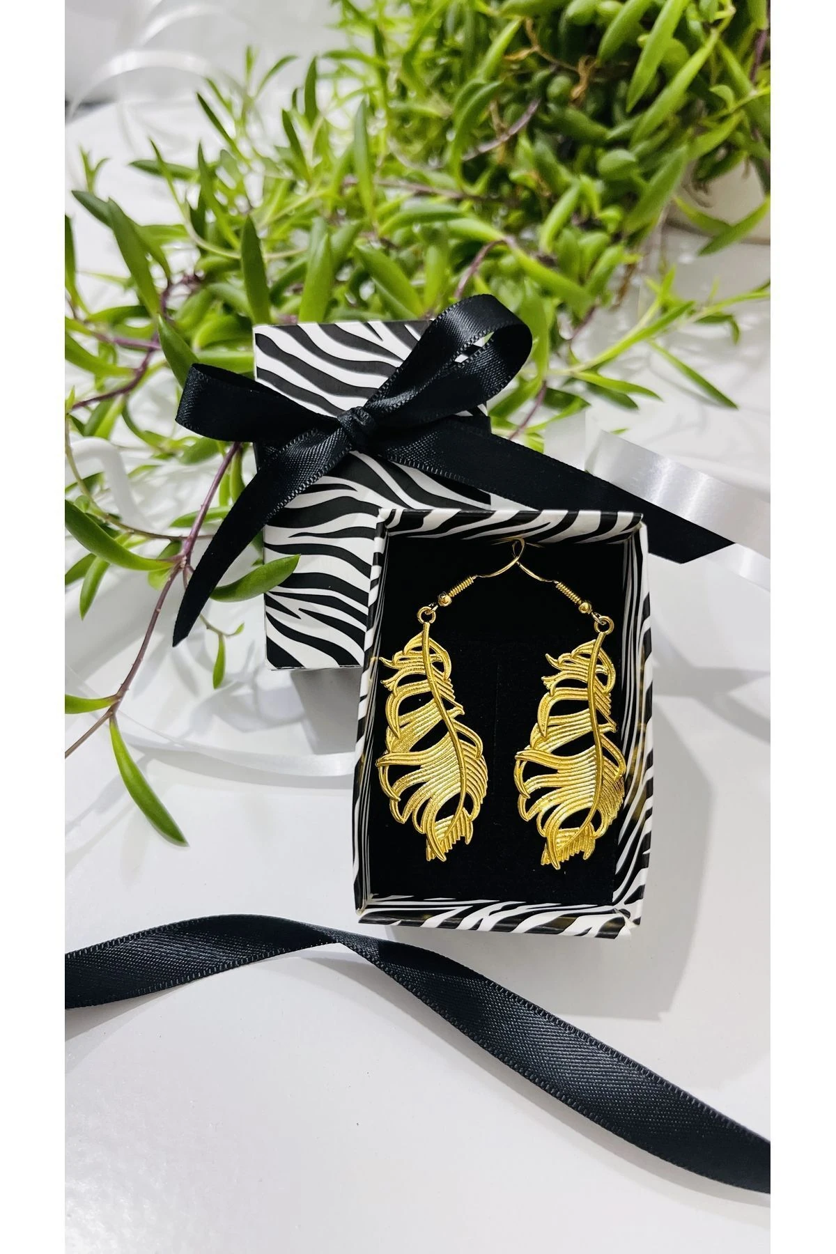 Altın Kaplama Sallantılı Yaprak Küpe - Hediyelik Küpe