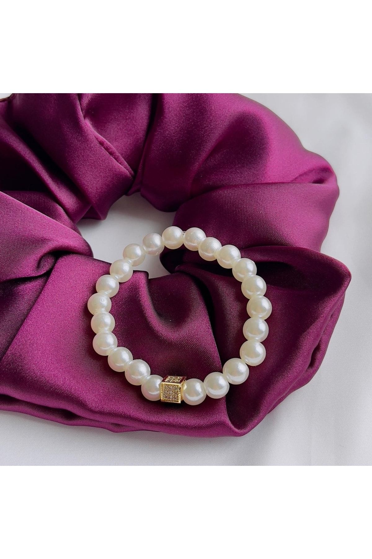 Taşlı Küp Detaylı Inci Bileklik