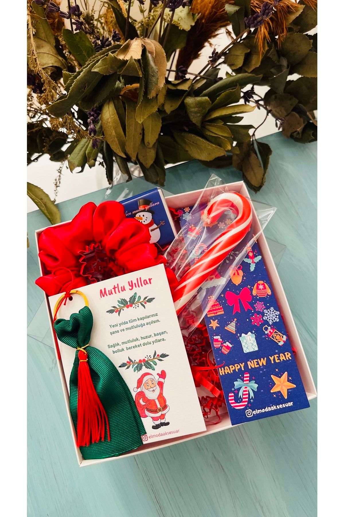 Yılbaşı Hediye Seti- Anahtarlık, Toka, Kitap Ayracı, Baston Şeker, Çikolatalı Set