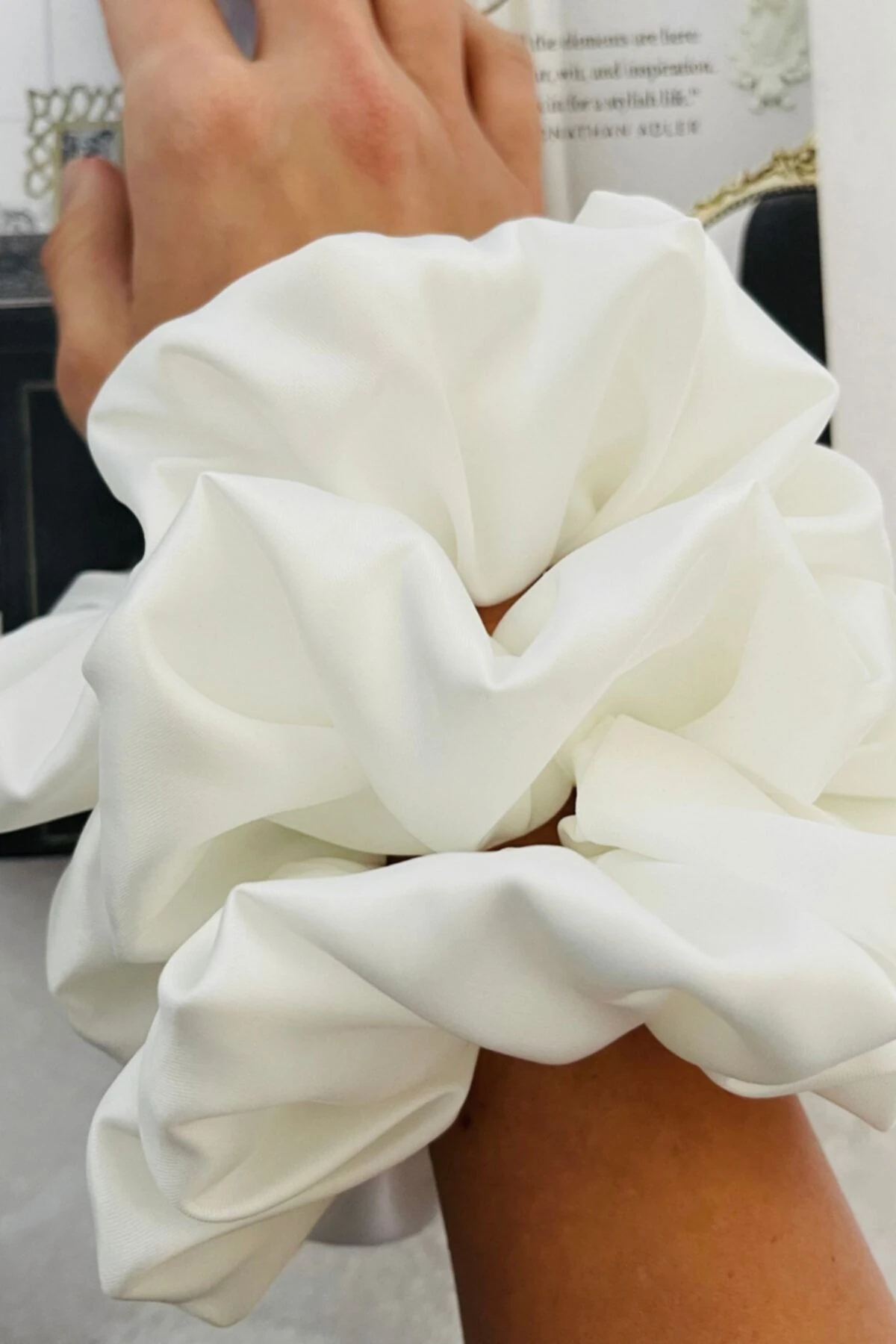 Büyük Boy Beyaz Saten Lastikli Toka