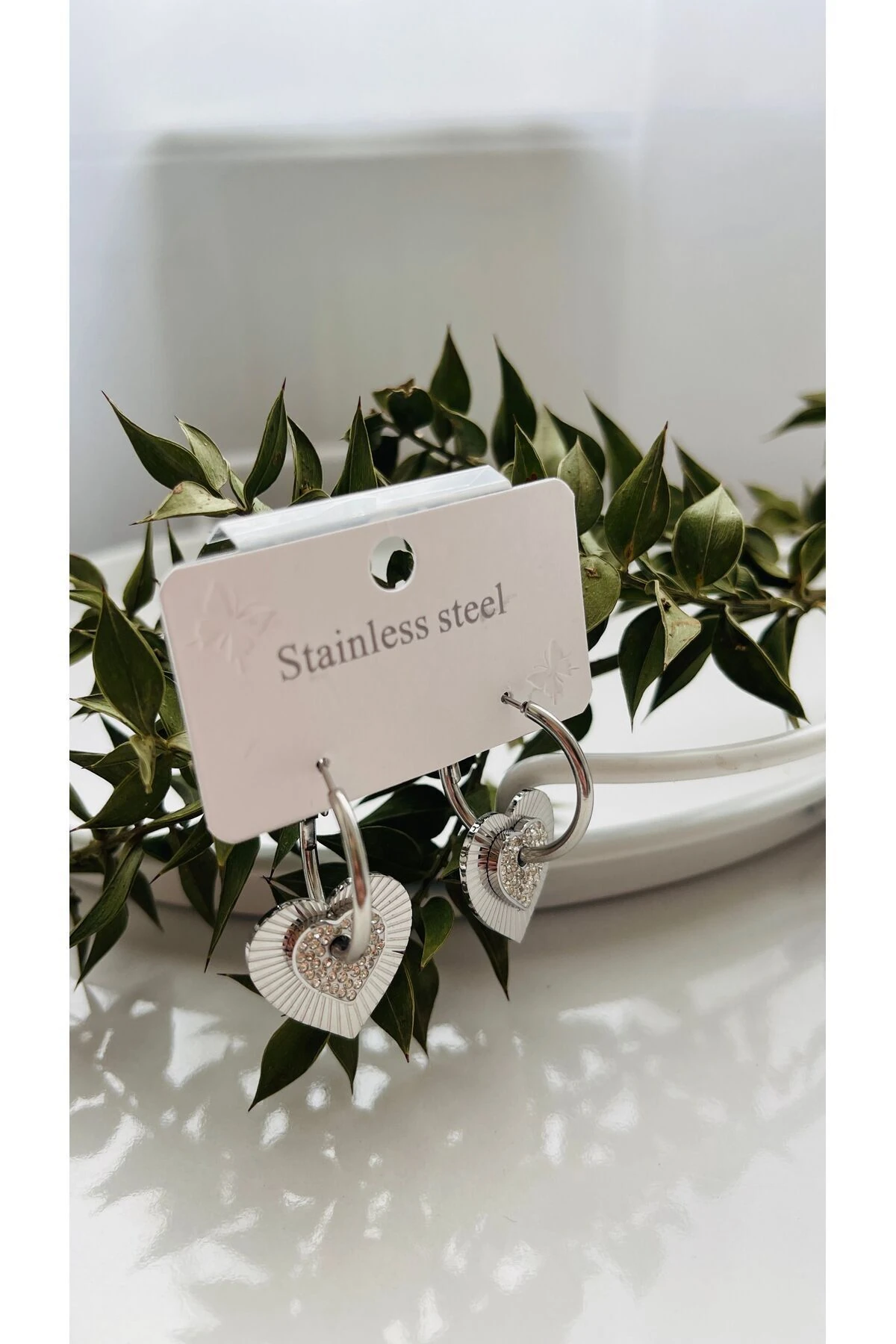 Zirkon Taşlı Kalpli Halka Çelik Küpe Gümüş