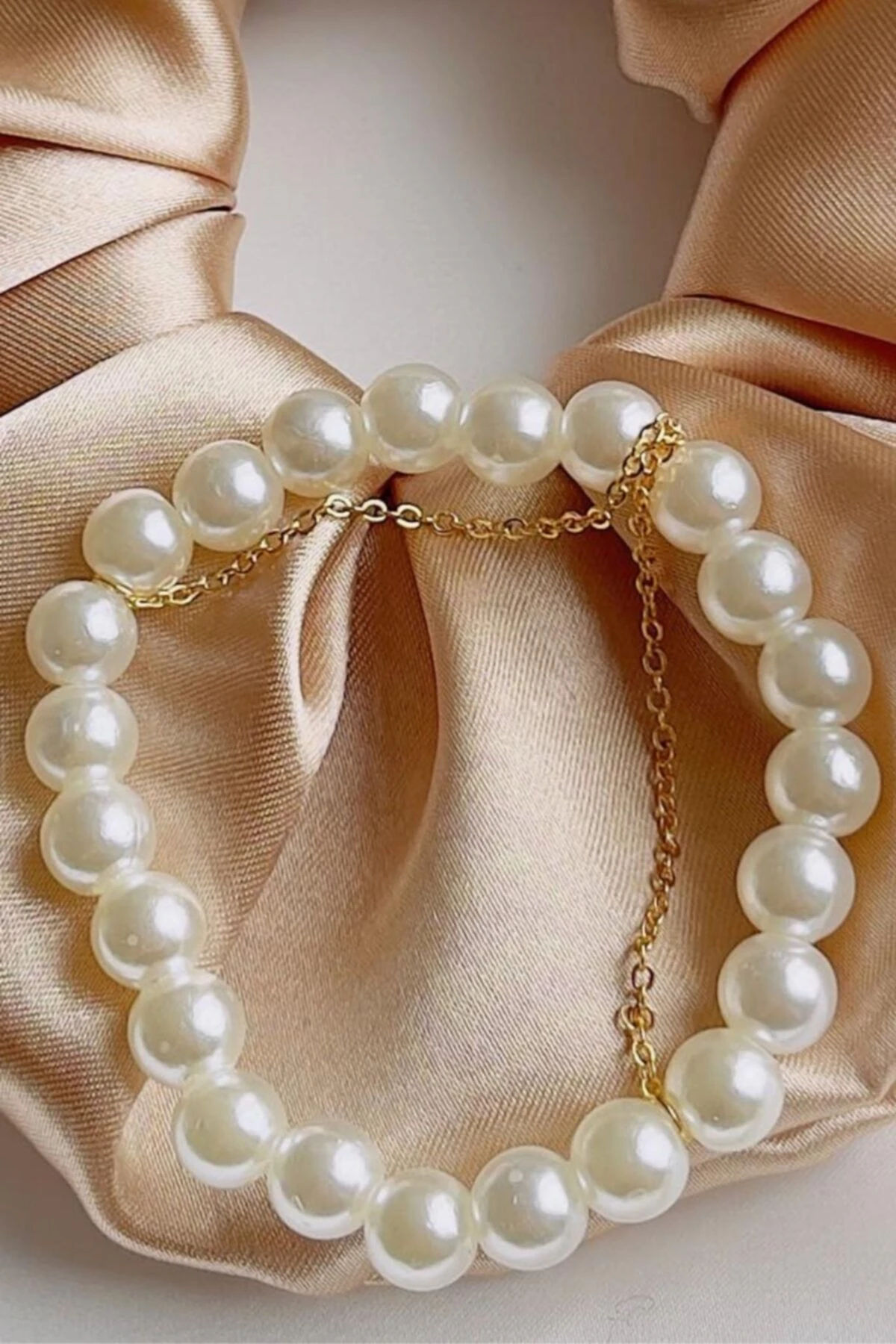 Zincir Detaylı Inci Bileklik