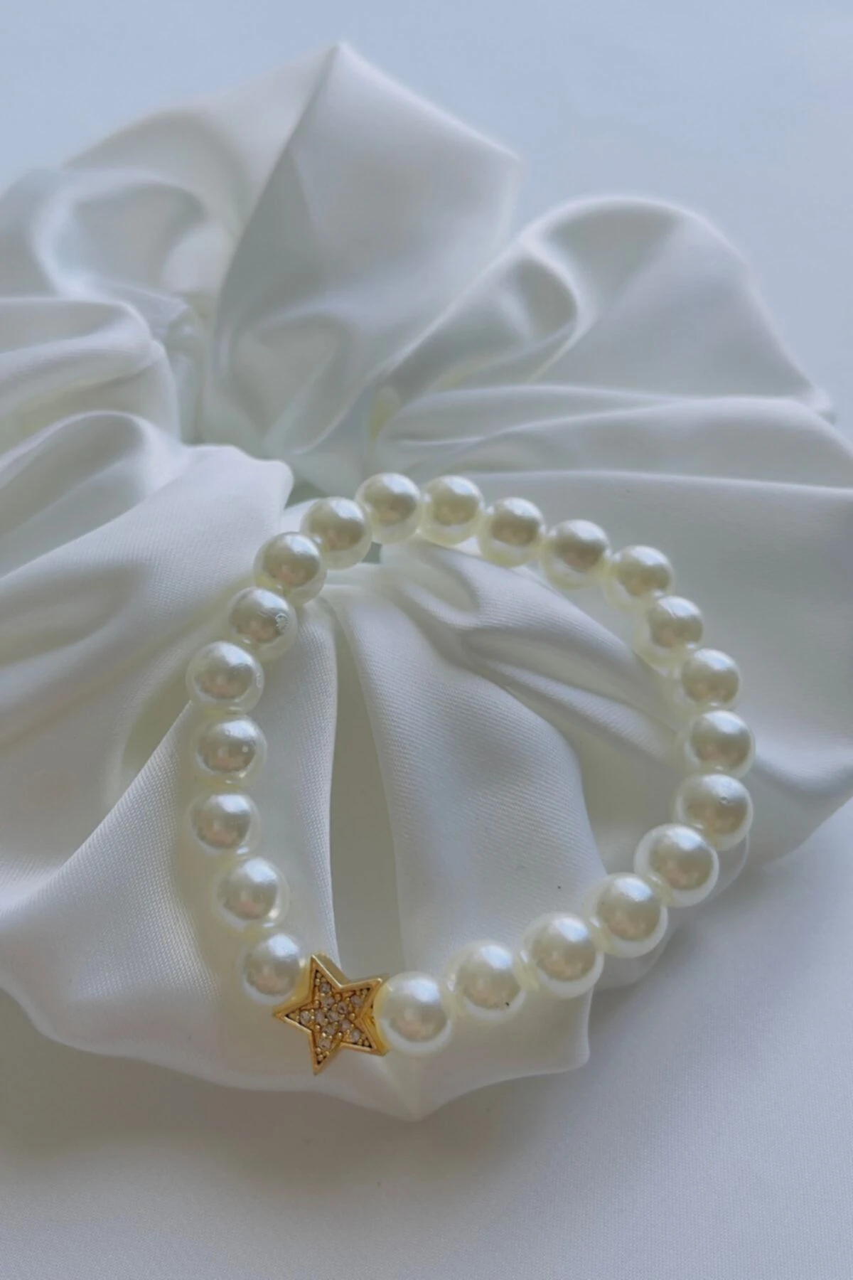 Taşlı Yıldız Detaylı Inci Bileklik