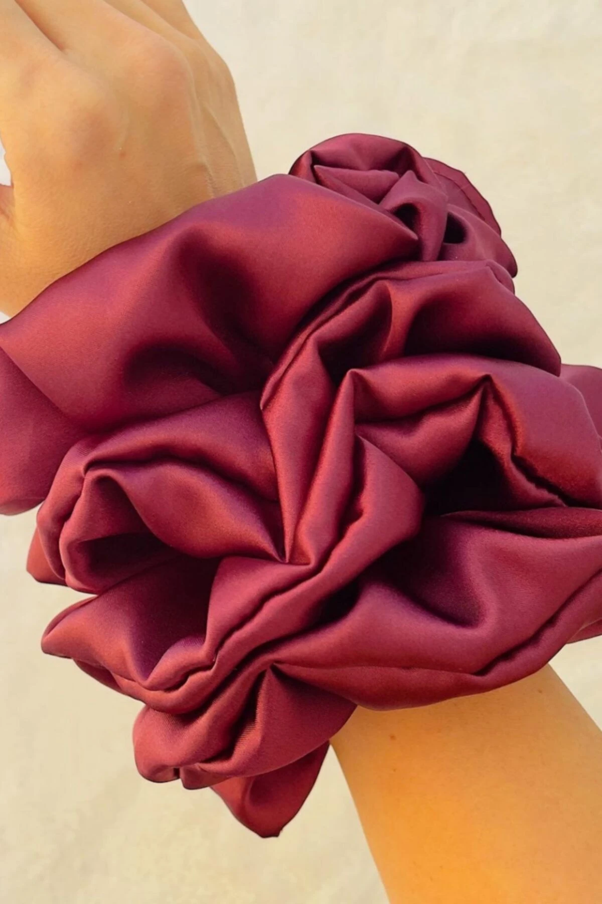 Bordo Saten Lastikli Toka