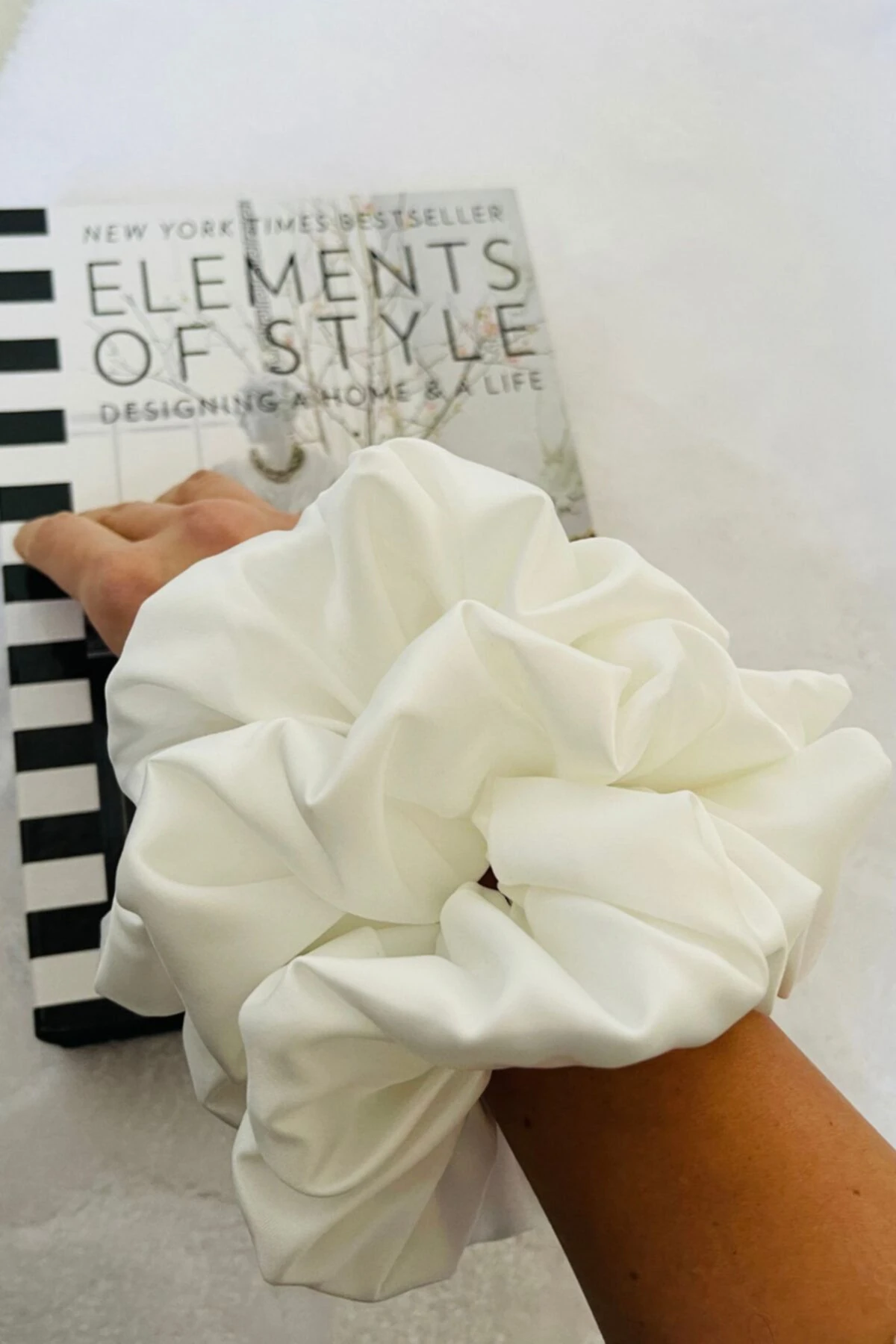 Büyük Boy Beyaz Saten Lastikli Toka