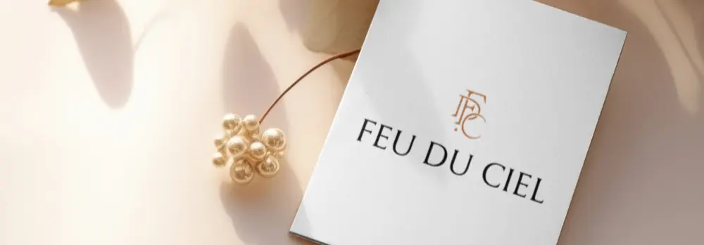 FEU DU CIEL'de Signature Koleksiyonu ve Premium Koleksiyonu ürünleri özel kutularla adresinize gönderilir. Size uygun hediye seçenekleri için sitemizi ziyaret edin.