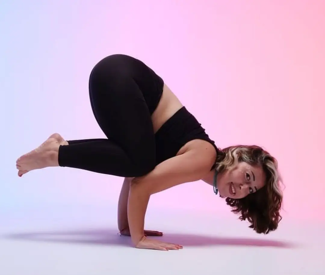 Aslı Acunal 2019 yılından beri yoga ile ilgileniyor.