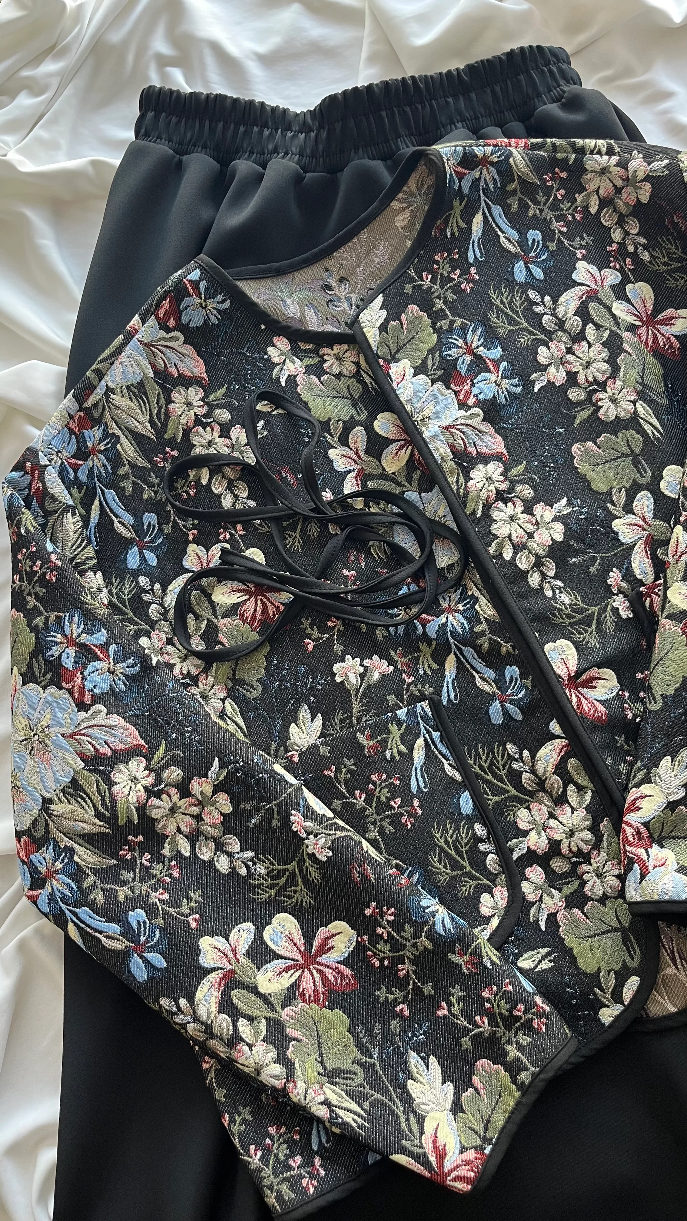 Siyah Etnik Desenli Ceket