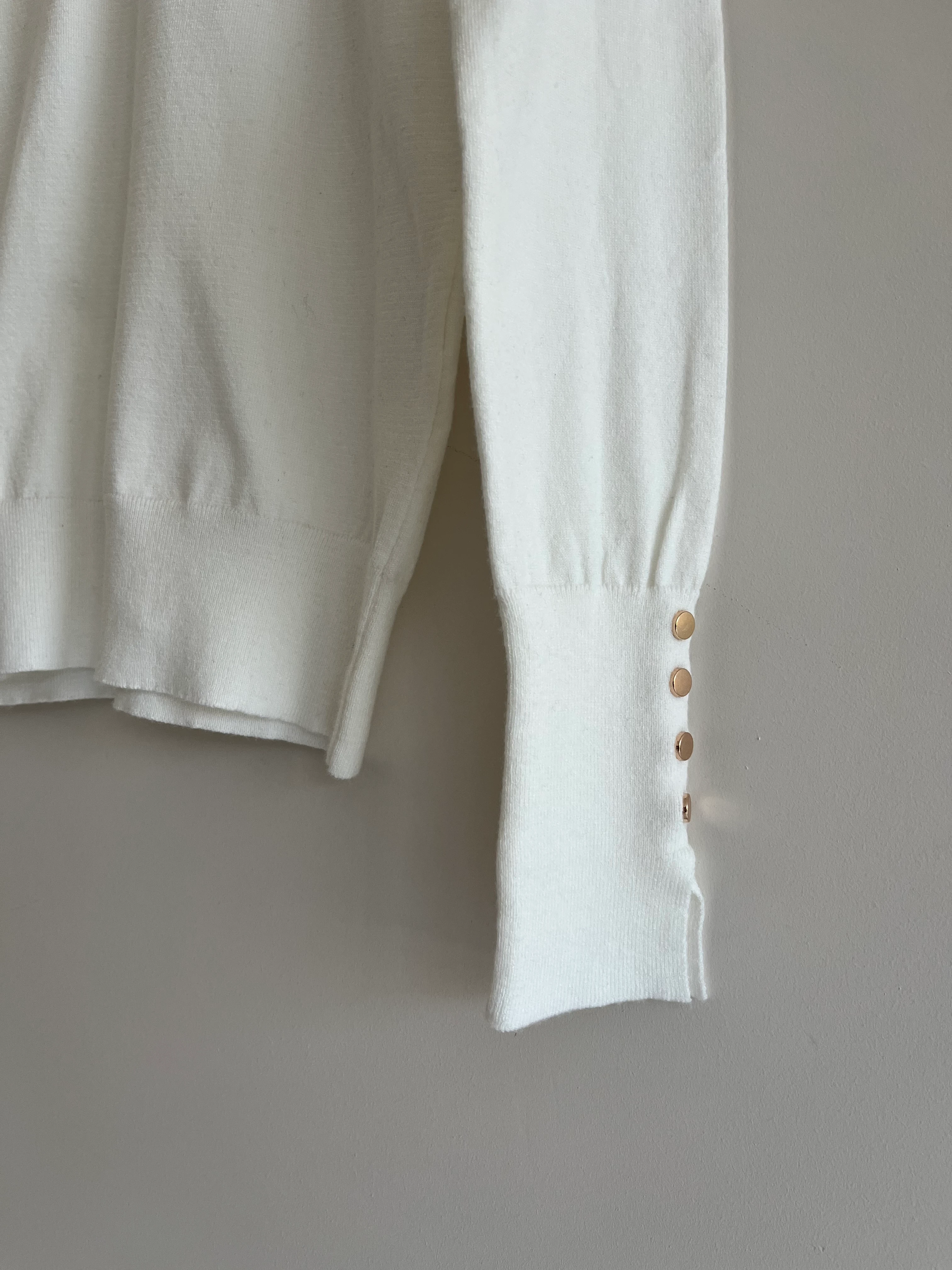 Kolları Yırtmaç Detaylı İnce Triko Bluz