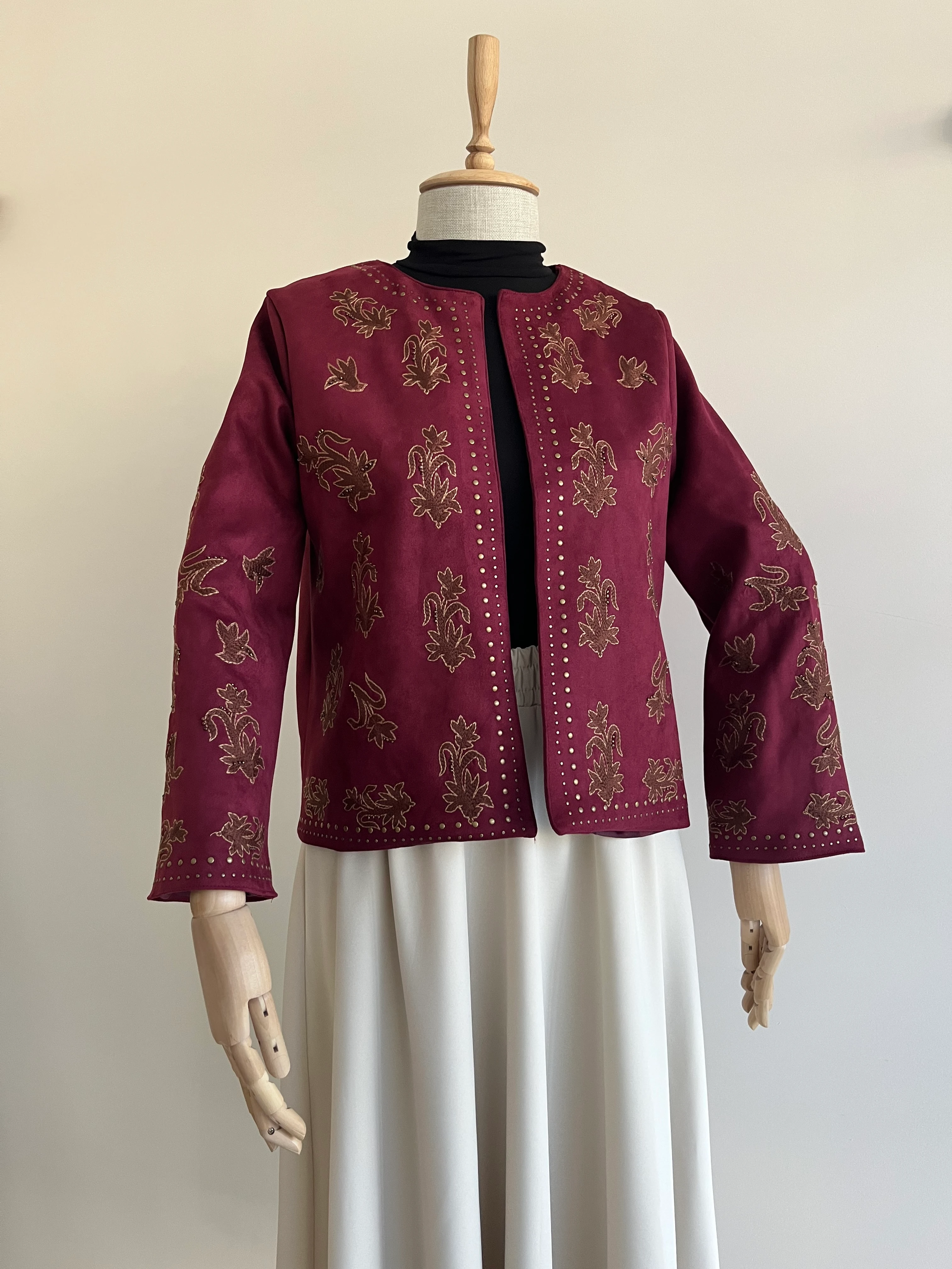 Boncuk İşlemeli Astarlı Süet Ceket