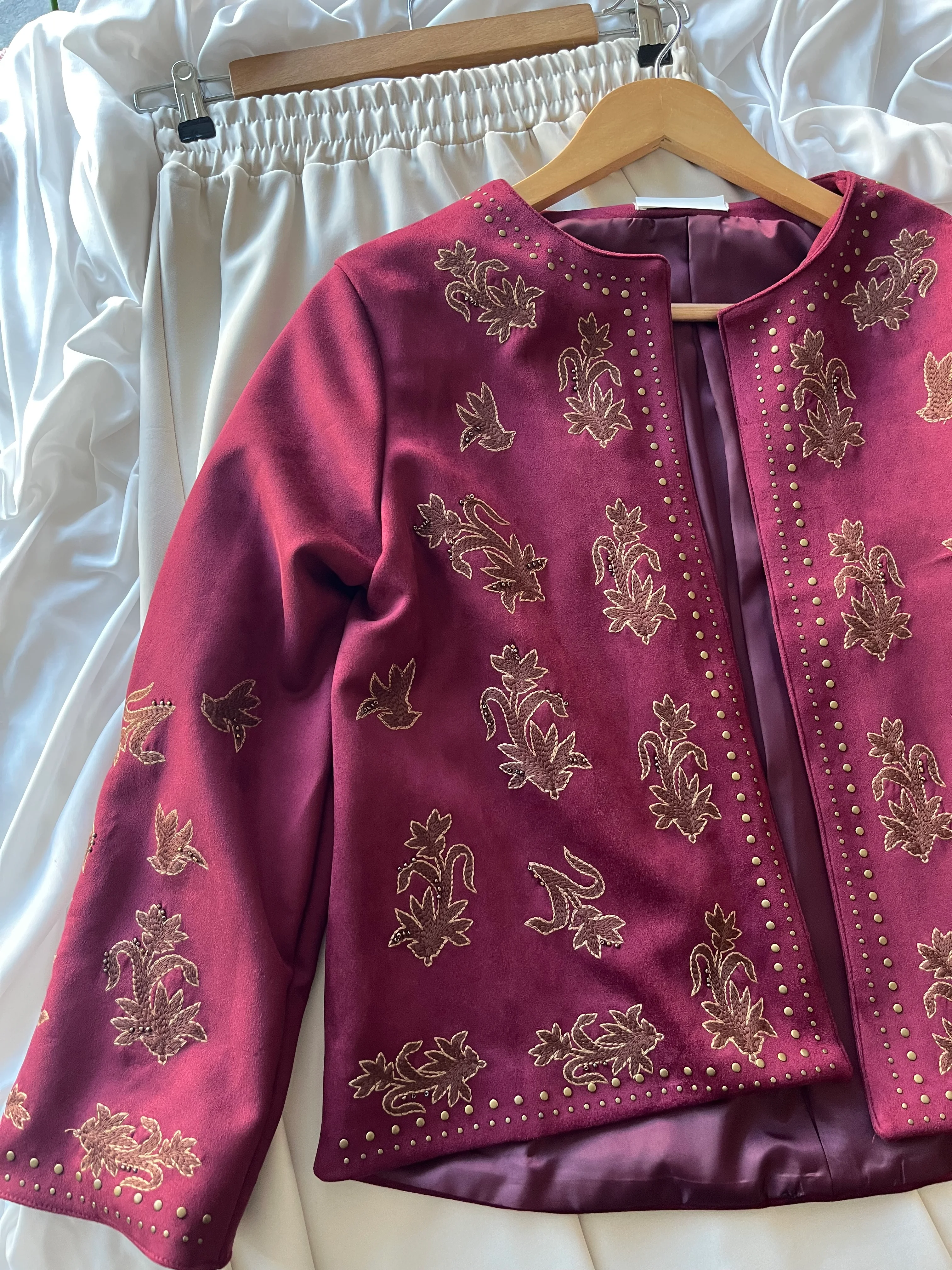 Boncuk İşlemeli Astarlı Süet Ceket