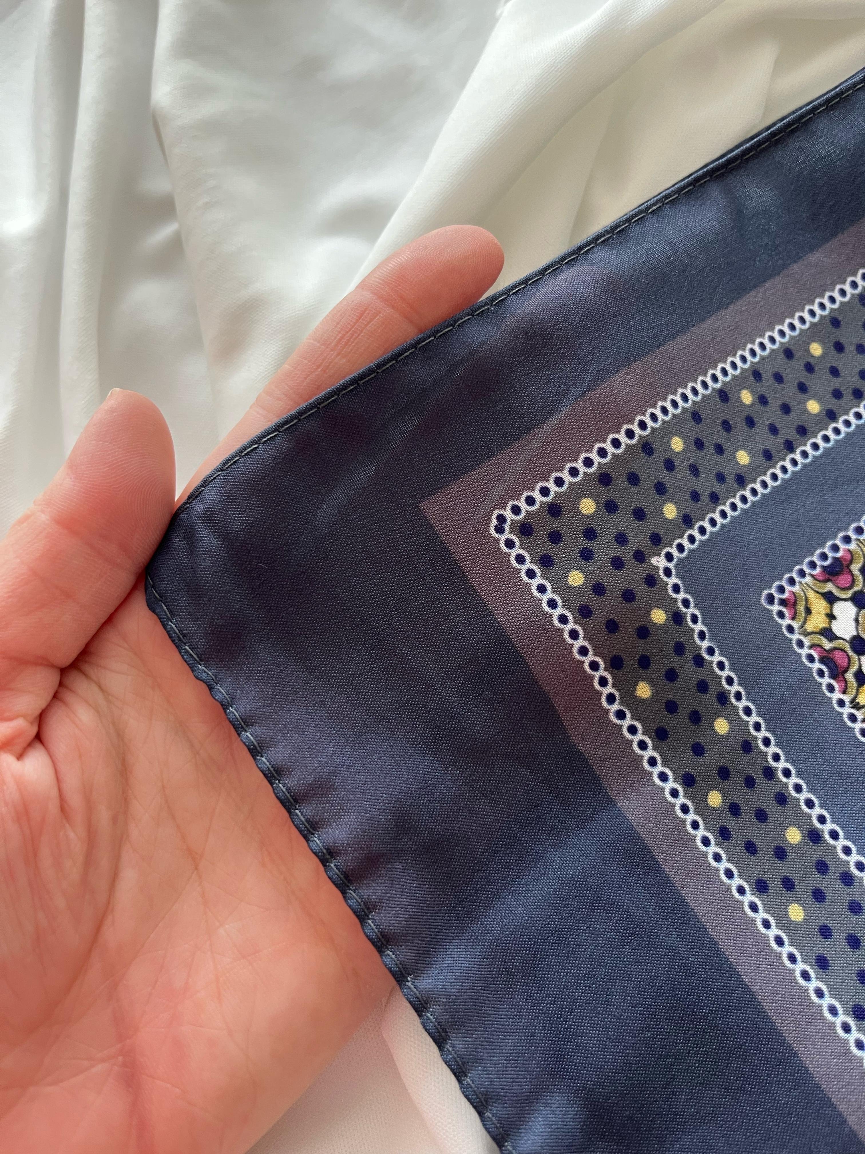 Drop Patterned Ethnic Shawl