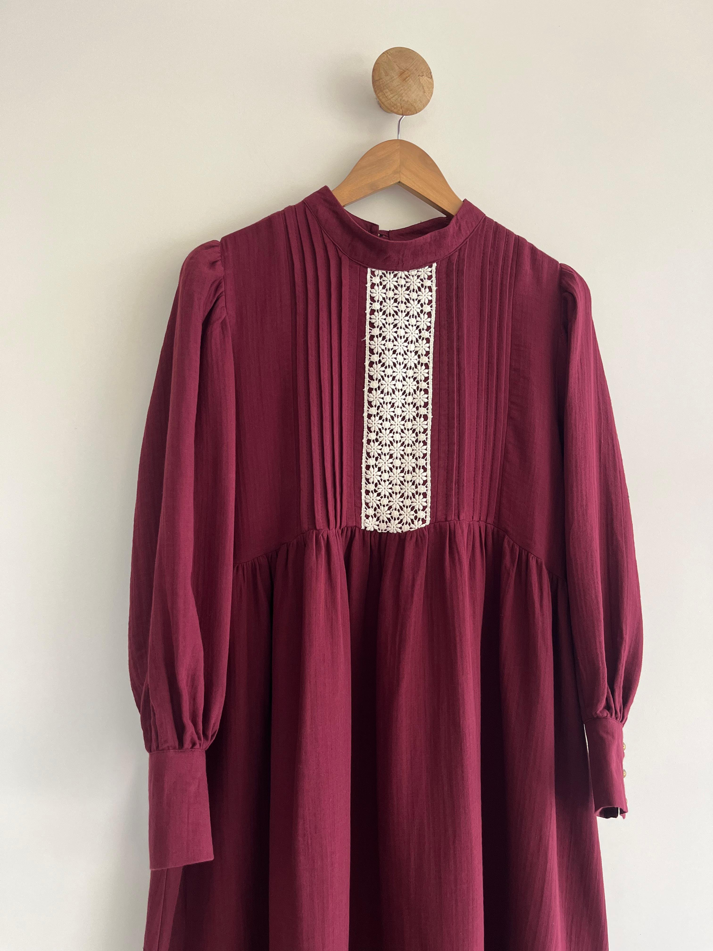 Ribbed and Lace Detailed Muslin Dress