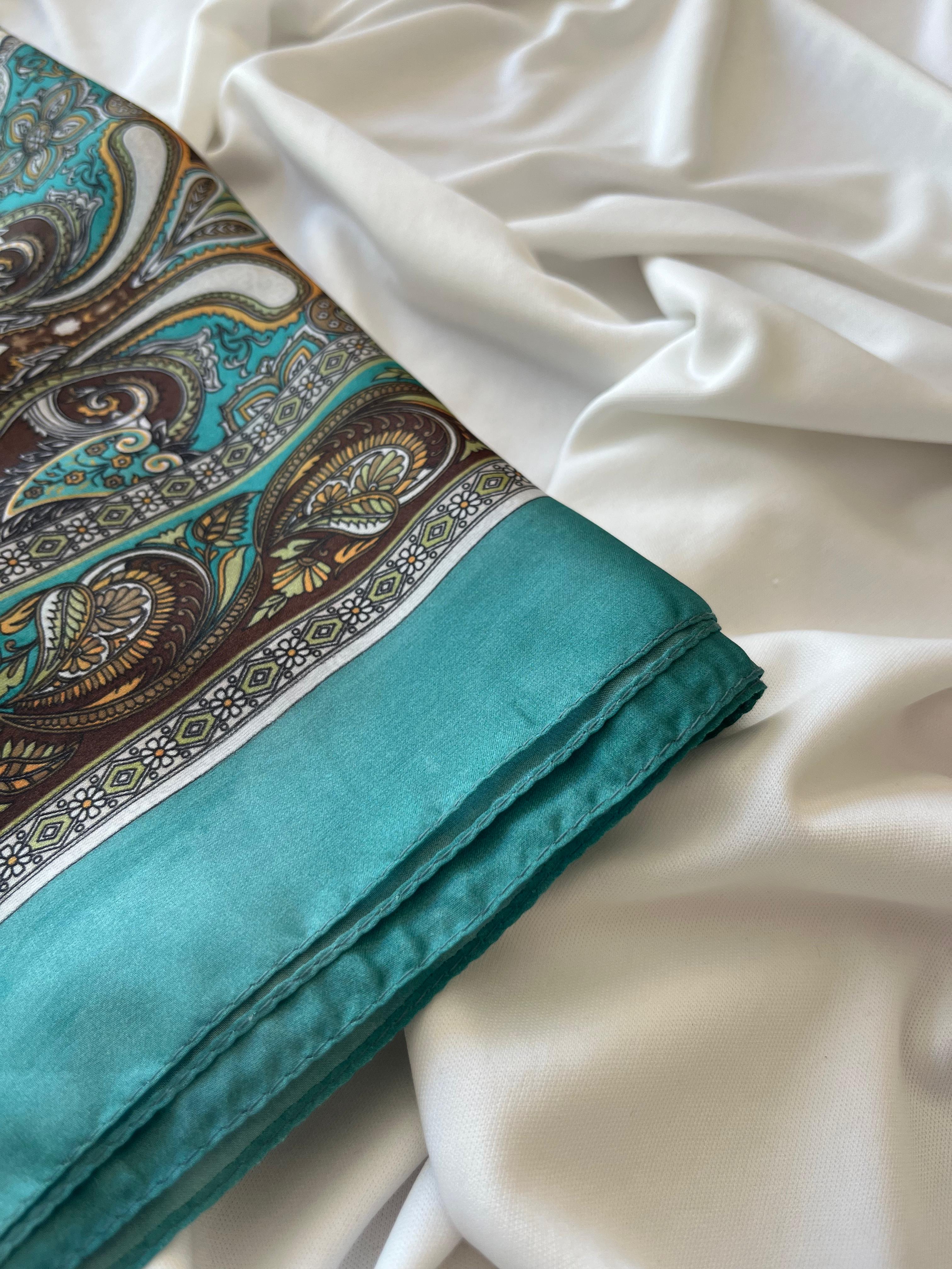 Desenli Hint İpeği Şal