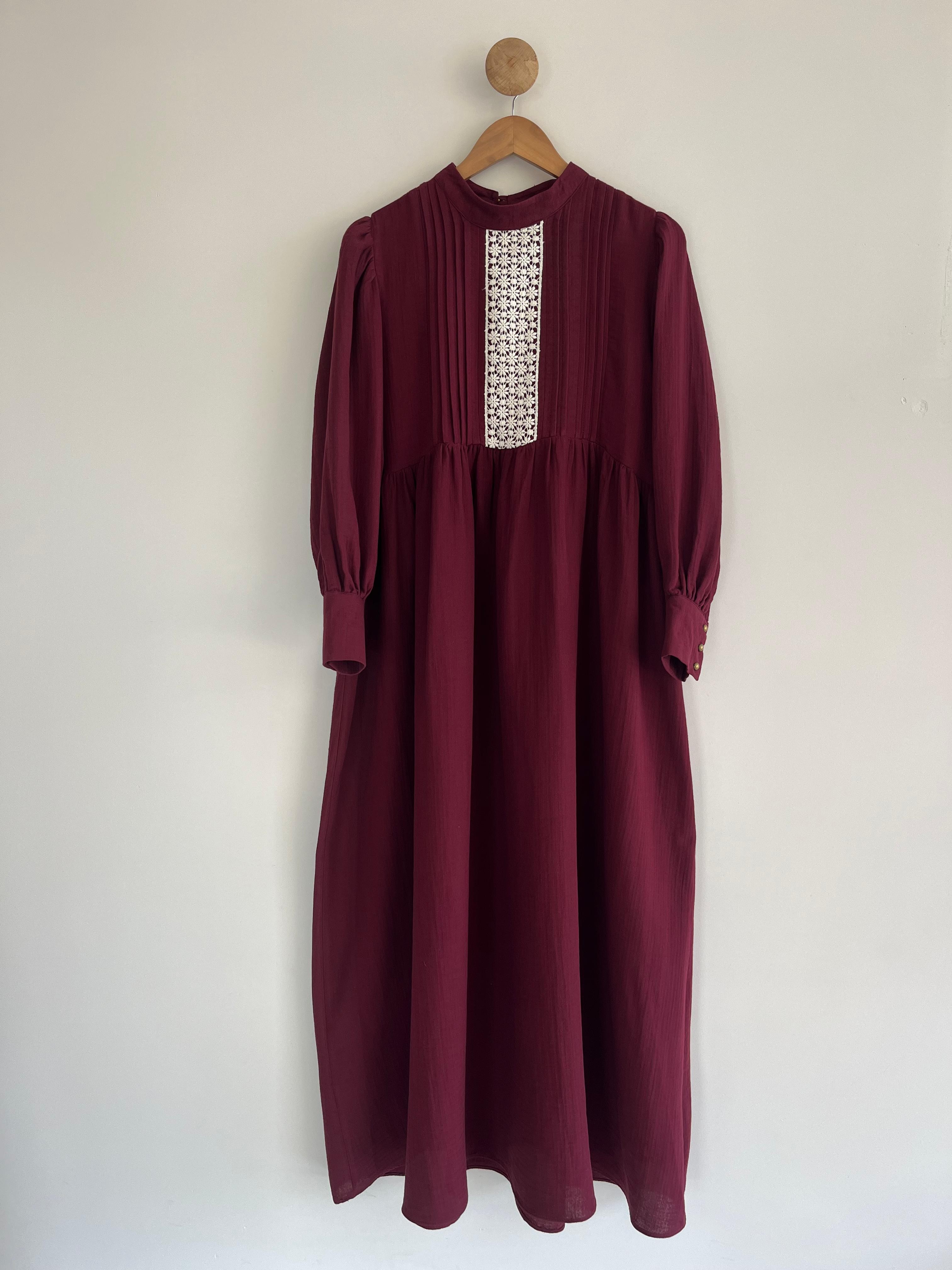 Ribbed and Lace Detailed Muslin Dress