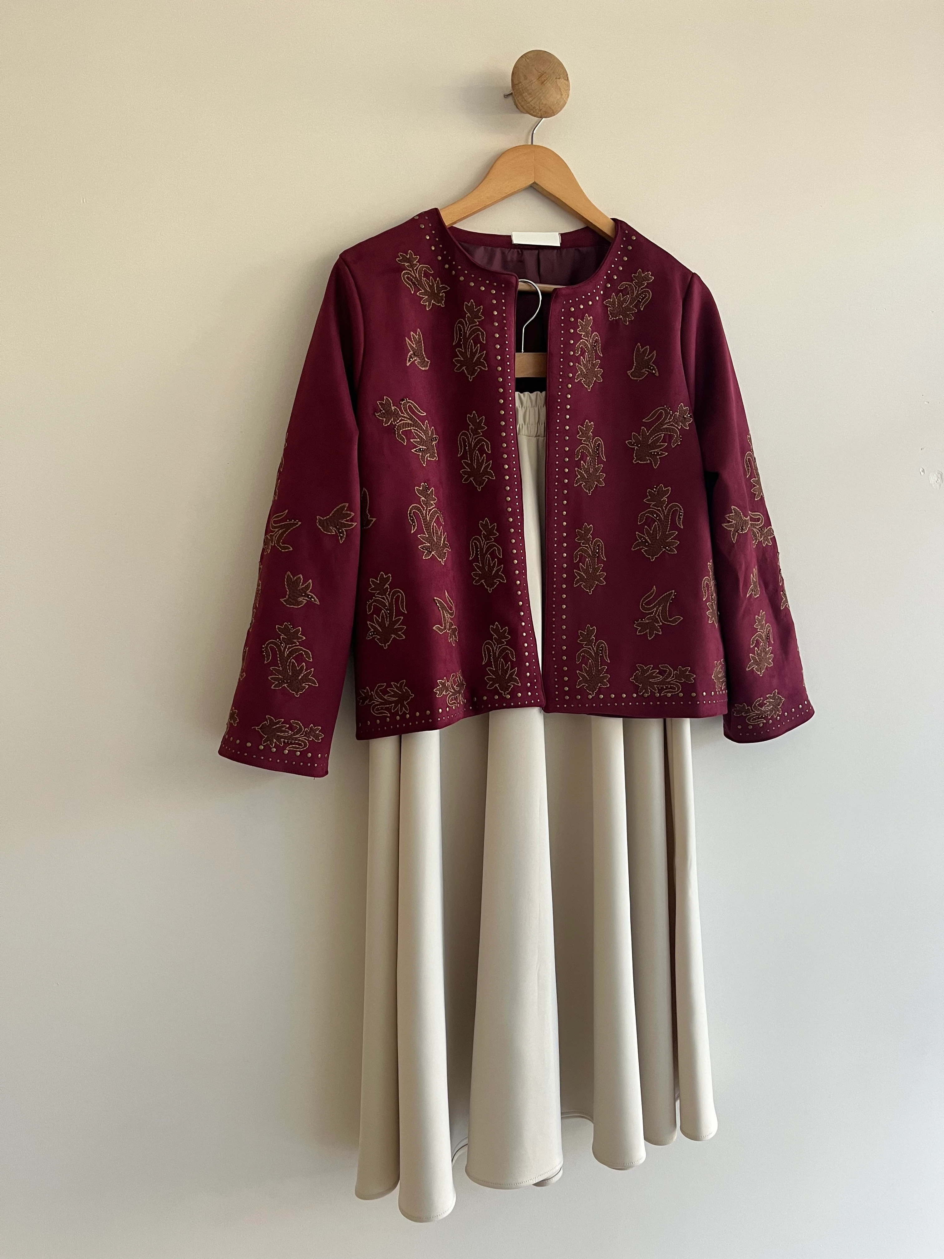 Boncuk İşlemeli Astarlı Süet Ceket