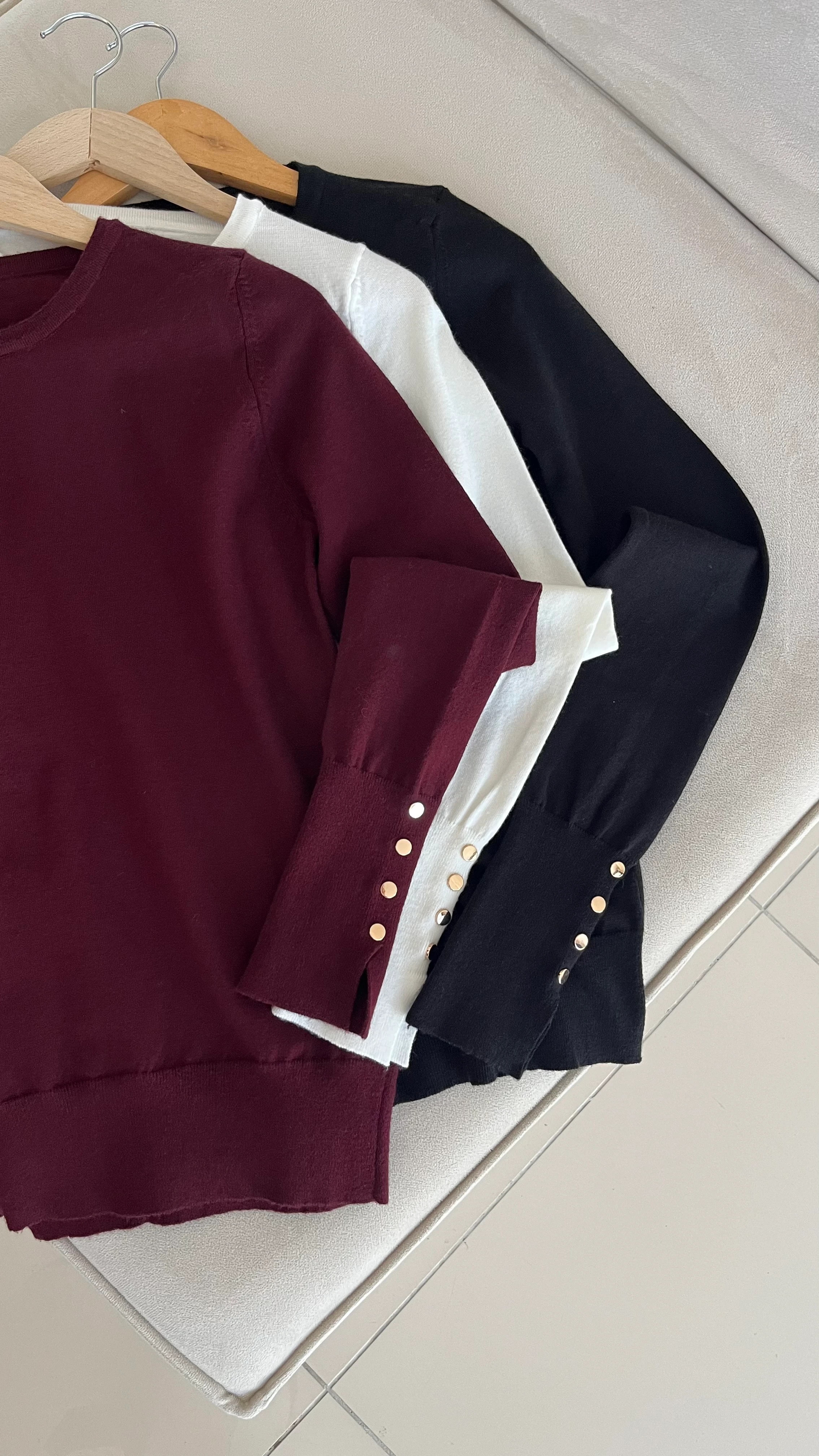 Kolları Yırtmaç Detaylı İnce Triko Bluz