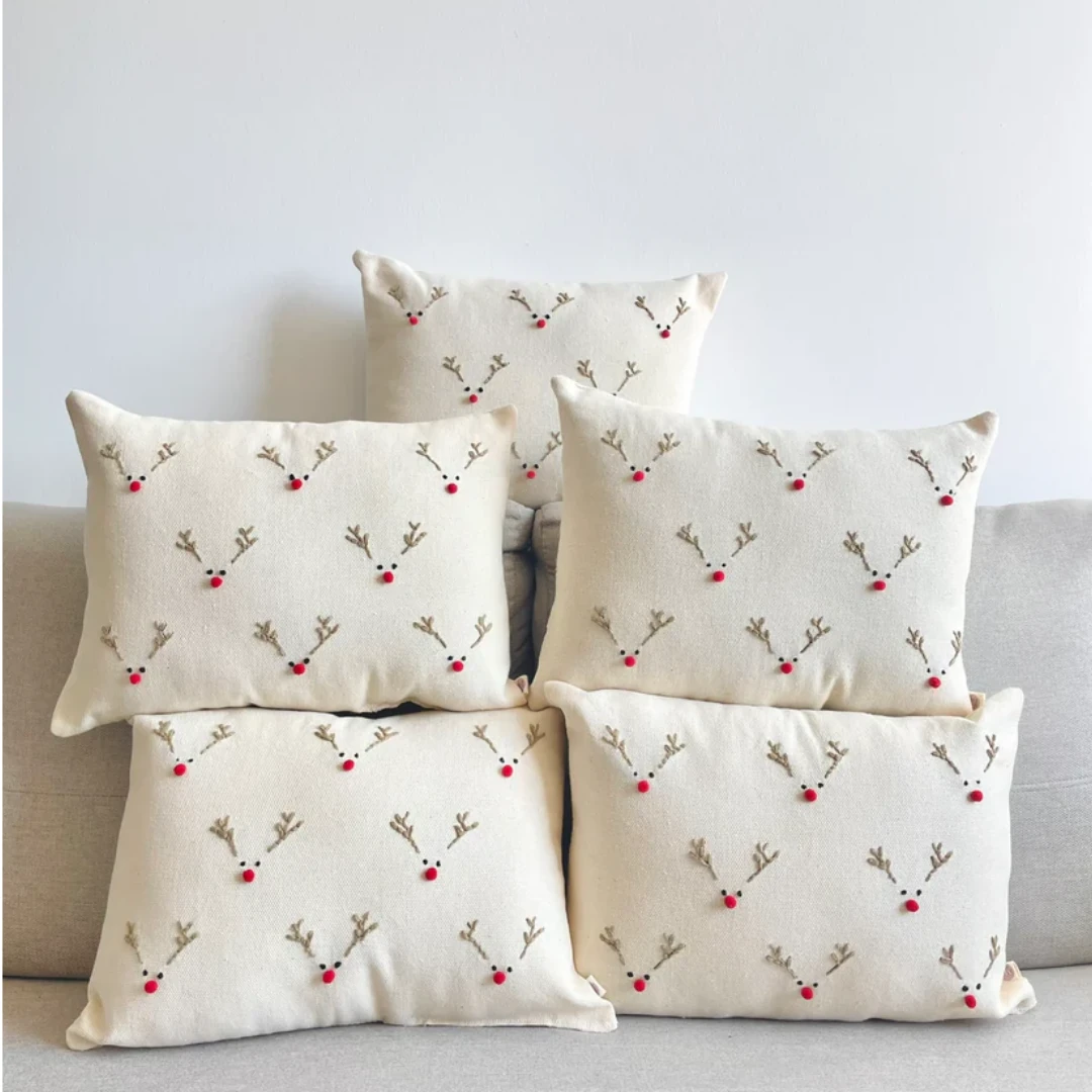 El Örgüsü Ren Geyiği Detaylı Kırlent Kılıfı