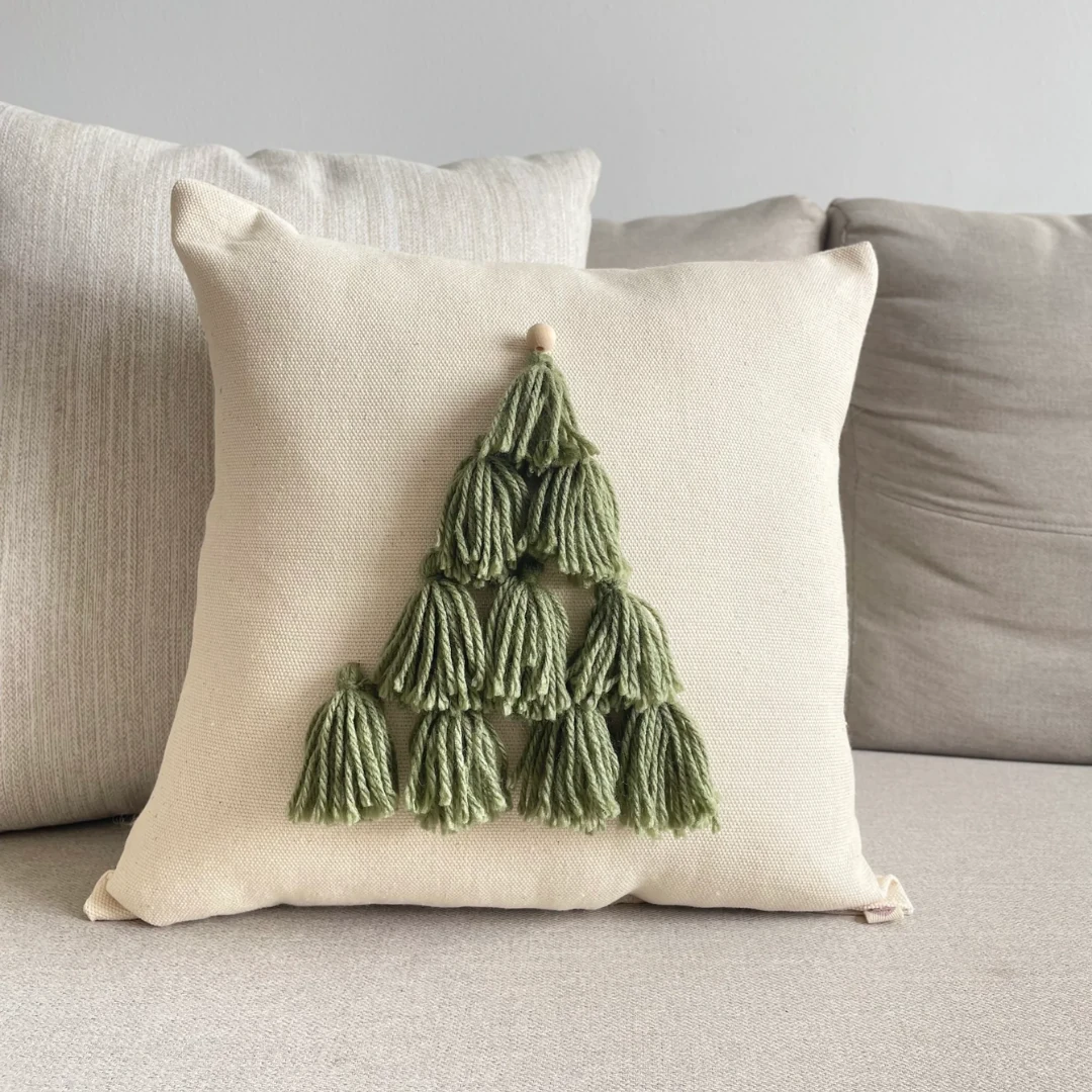  El Örgüsü Çam Ağacı Detaylı Kırlent Kılıfı