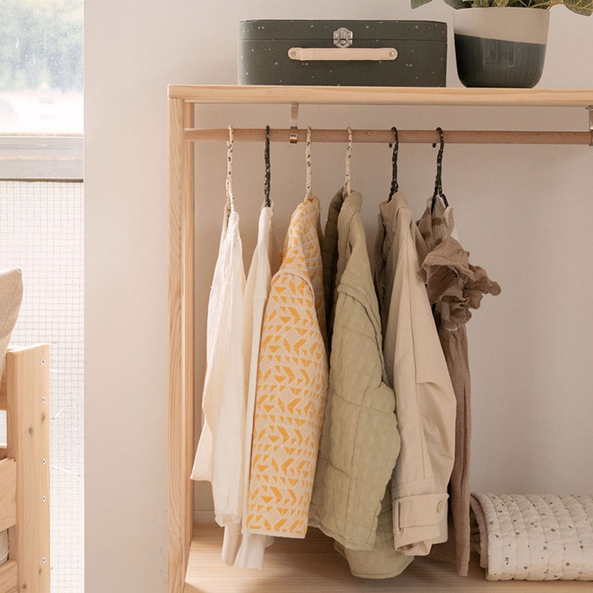 Vienas Montessori Ahşap Çocuk Odası Dolabı