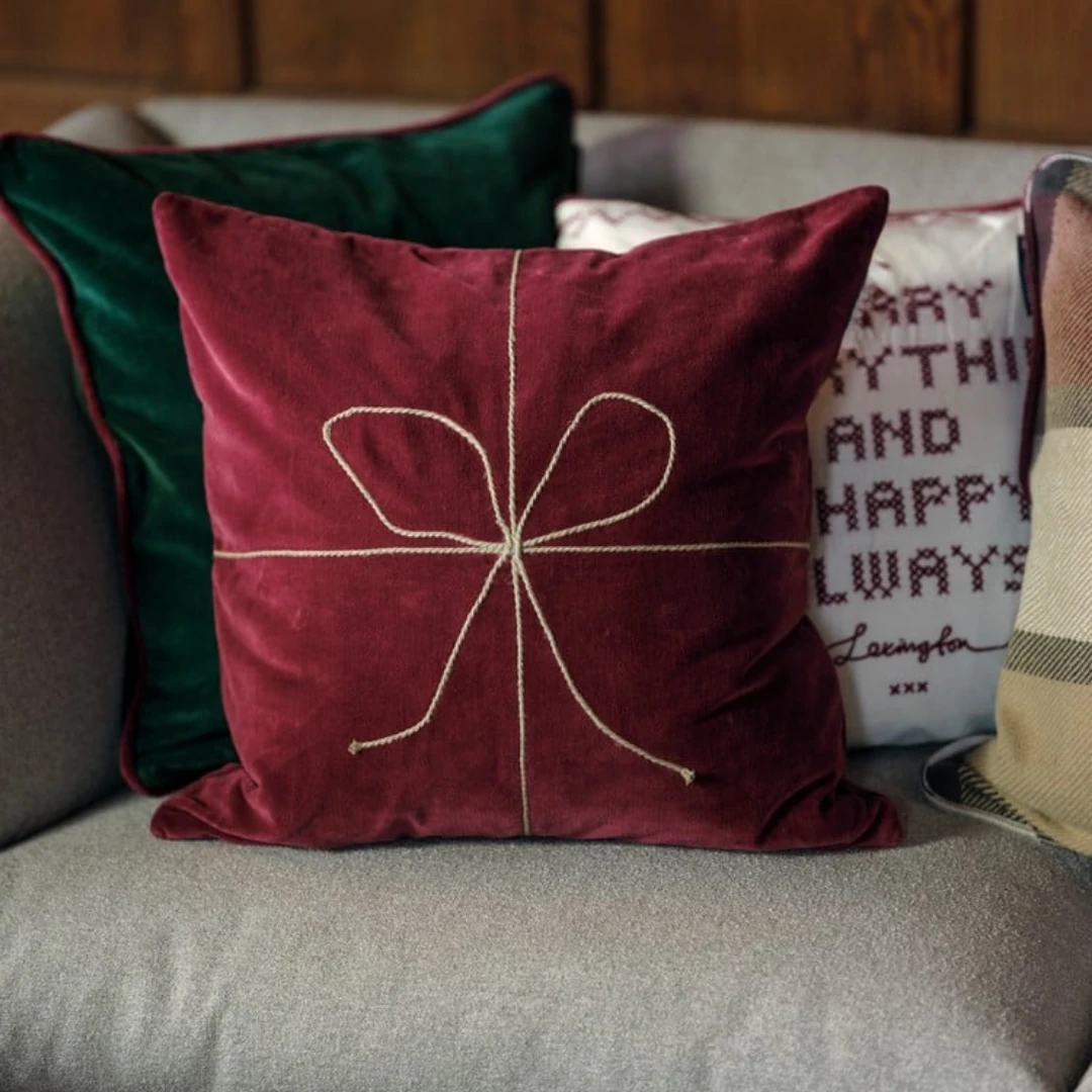 El Örgüsü Fiyonk Detaylı Kırlent Kılıfı