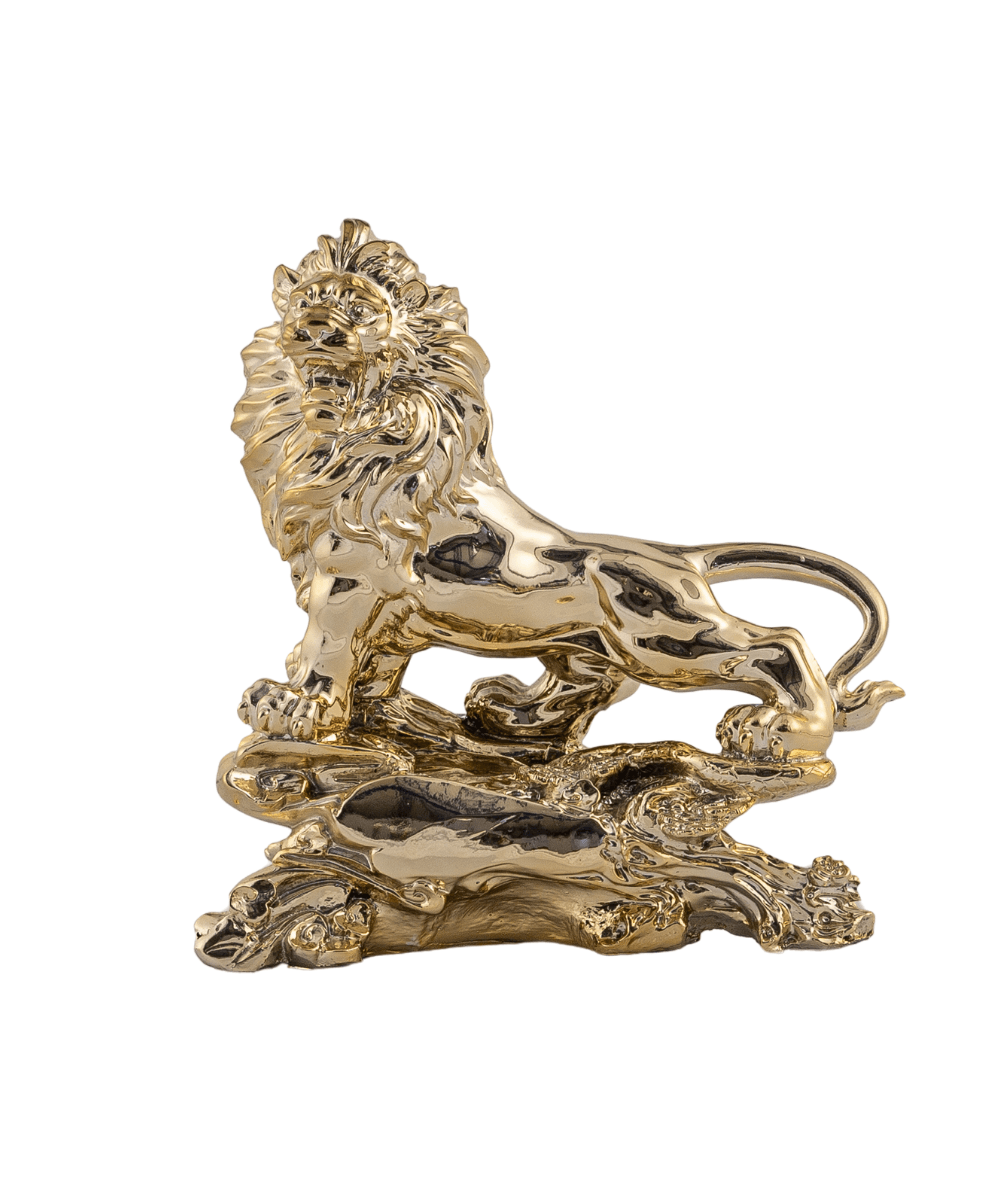 Kayalıklar Üzerinde Gold Aslan