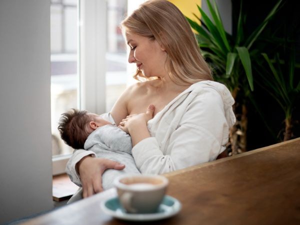 Yenidoğan Bebek Emzirme Sıklığı Nasıl Olmalı?