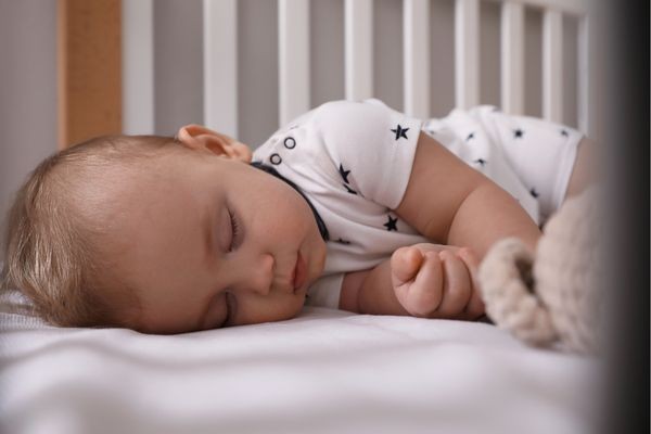 Bebeklerin Uykuda Terlemesi Normal mi?
