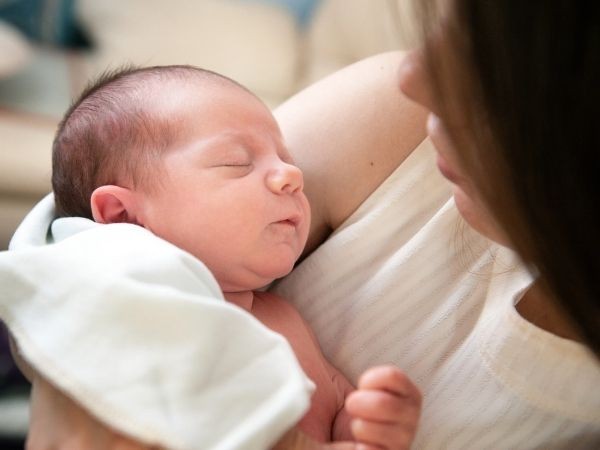 Yeni Doğan Refleksleri: Bebeğiniz Ne Anlatıyor?
