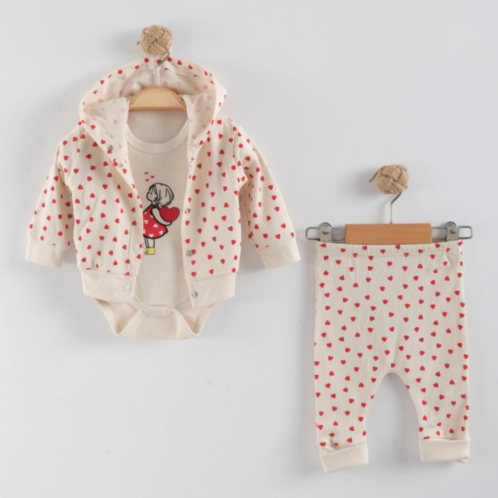 Kız Bebek Raporlu Kalpli Hırkalı Üçlü Takım